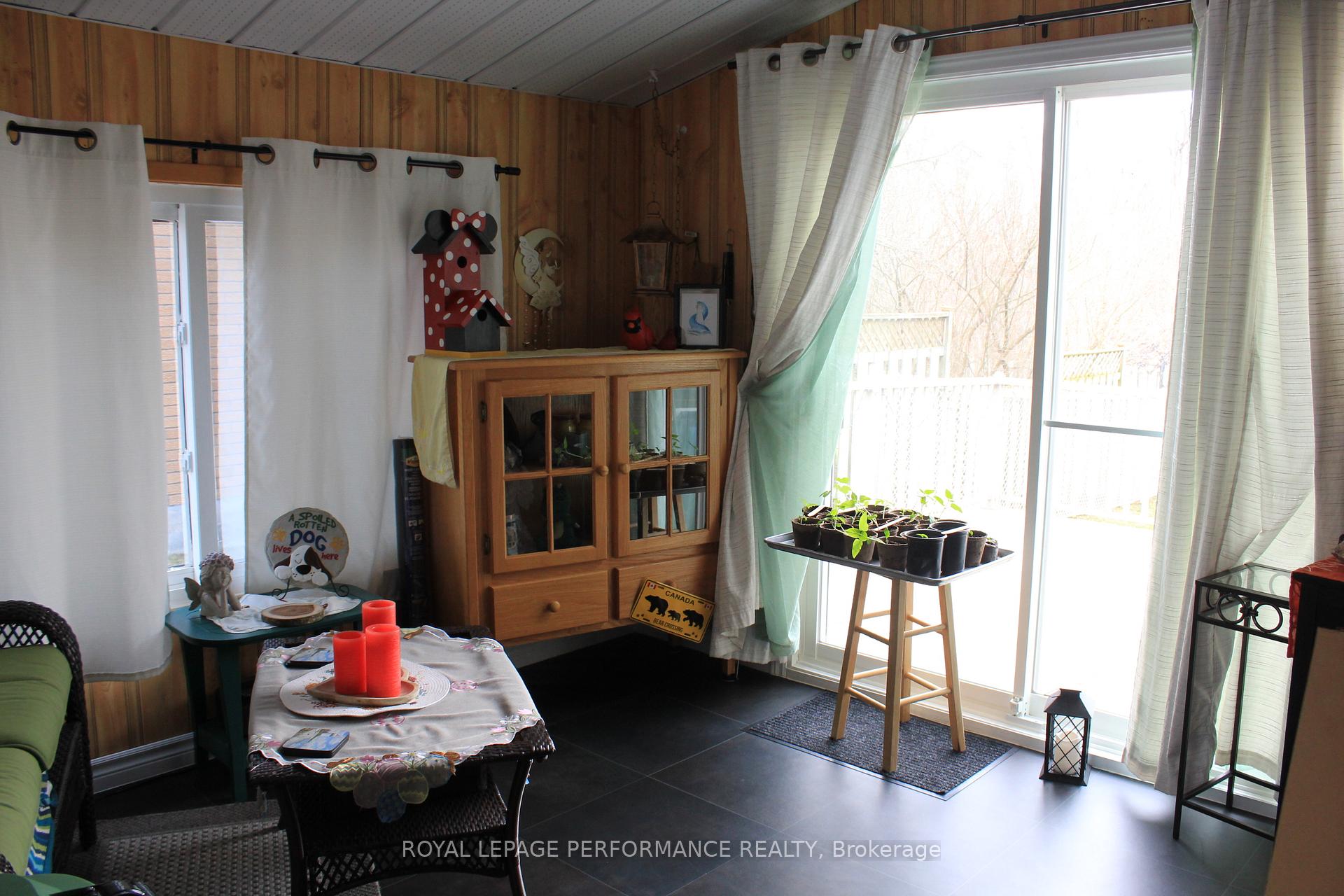 Photo 5 of 3040 Johnston Avenue, Cornwall — HOMEH