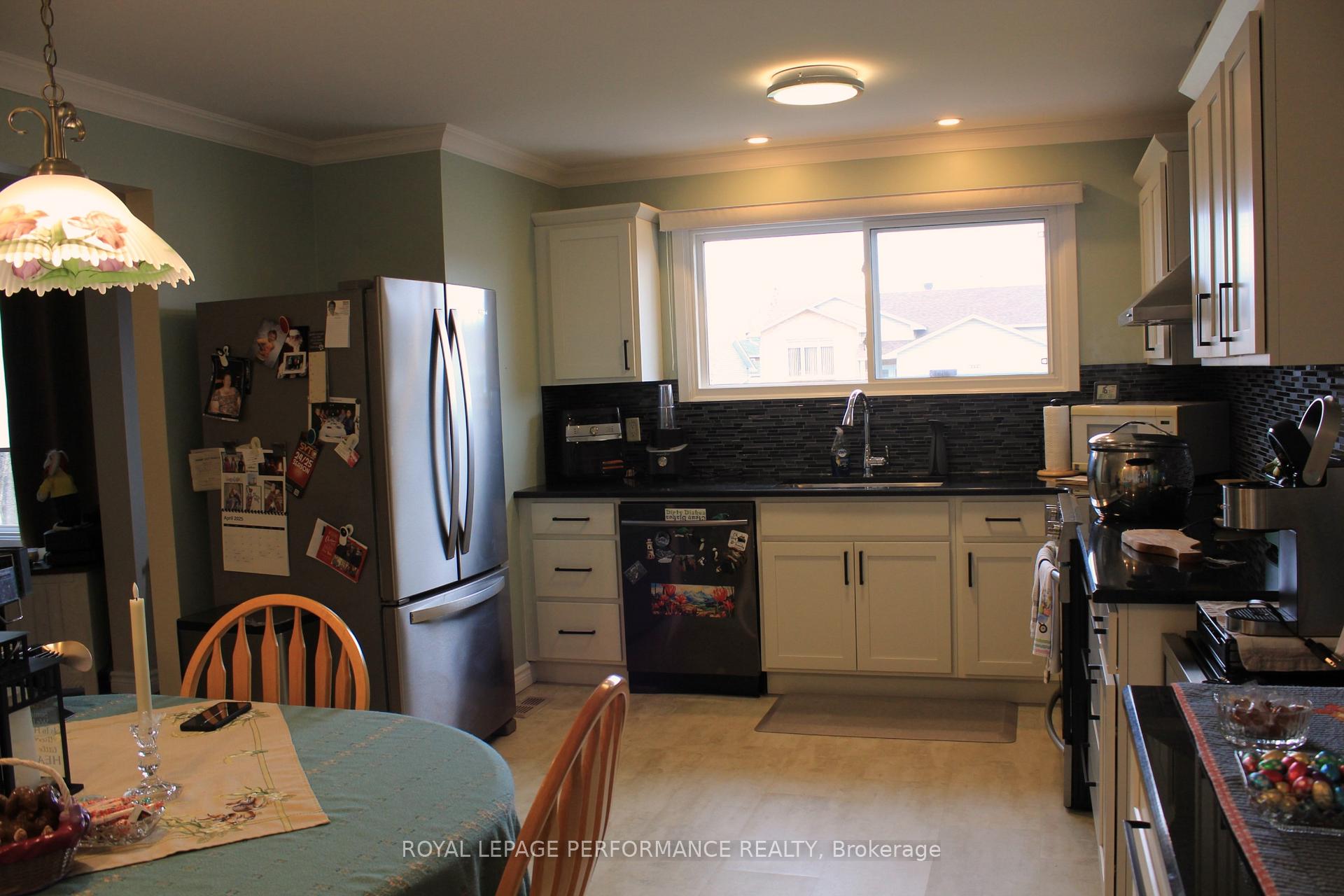 Photo 8 of 3040 Johnston Avenue, Cornwall — HOMEH