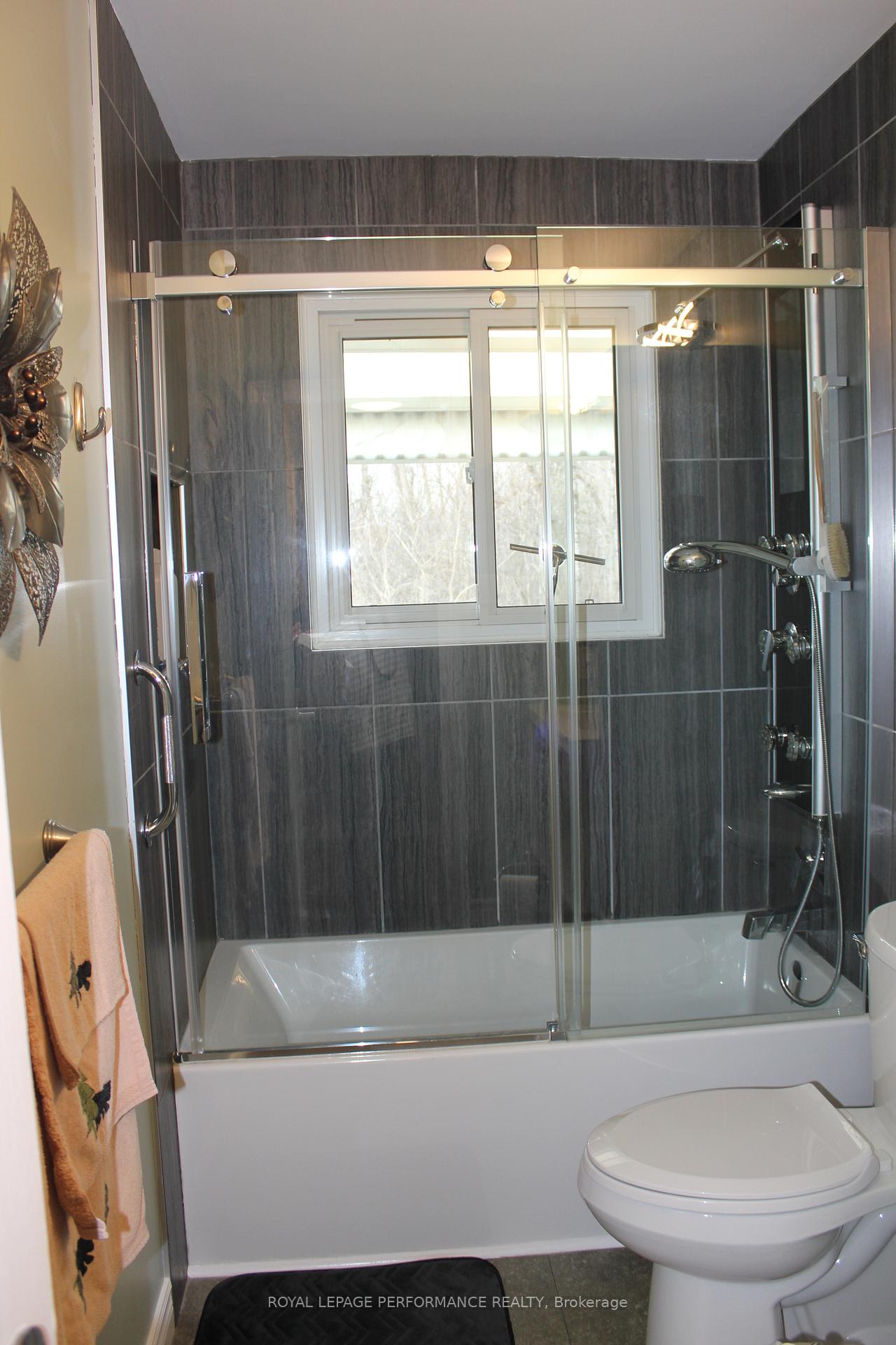 Photo 21 of 3040 Johnston Avenue, Cornwall — HOMEH