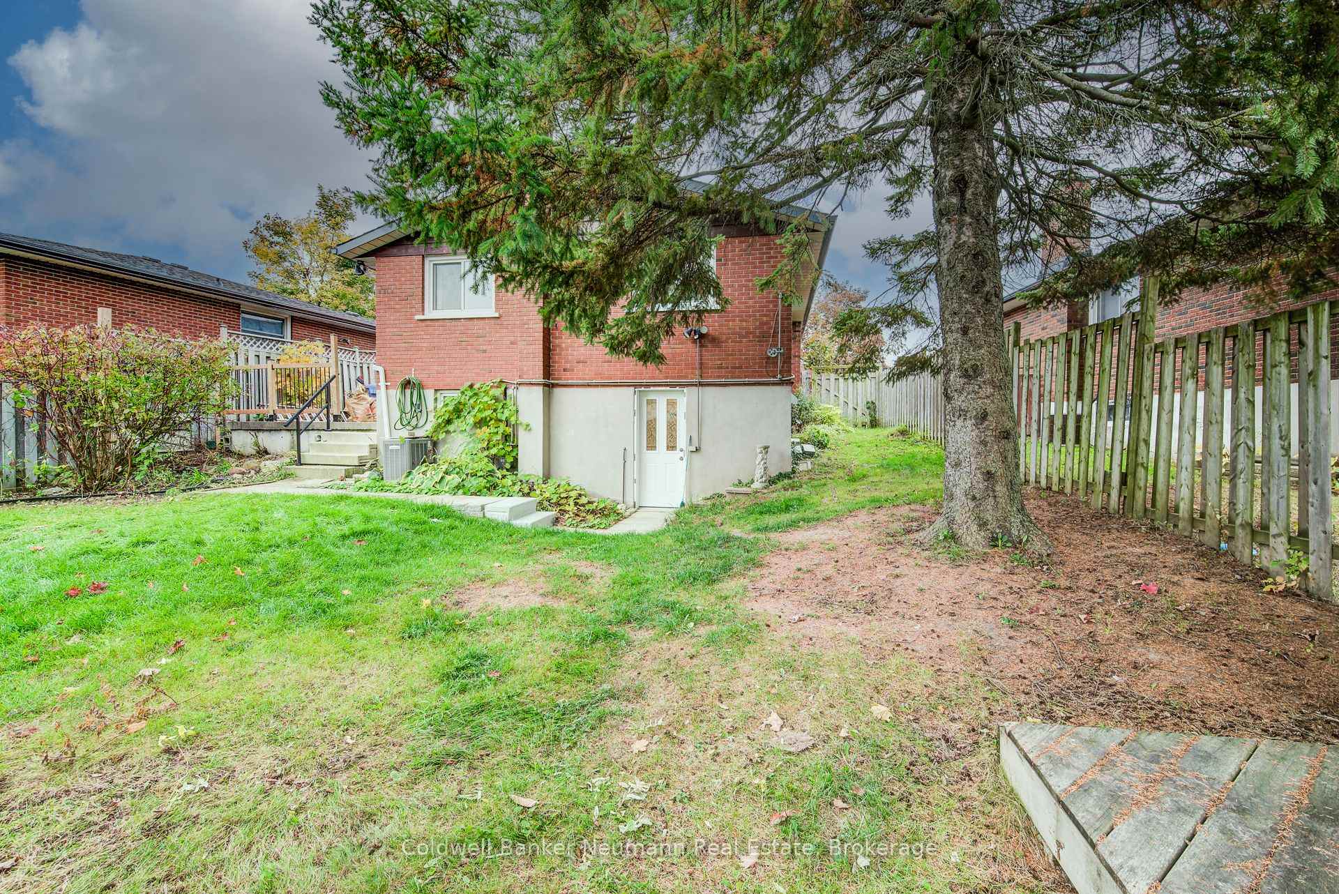 Photo 10 of Unit LOWER, 92 Brant Avenue, Guelph, Victoria North — HOMEH