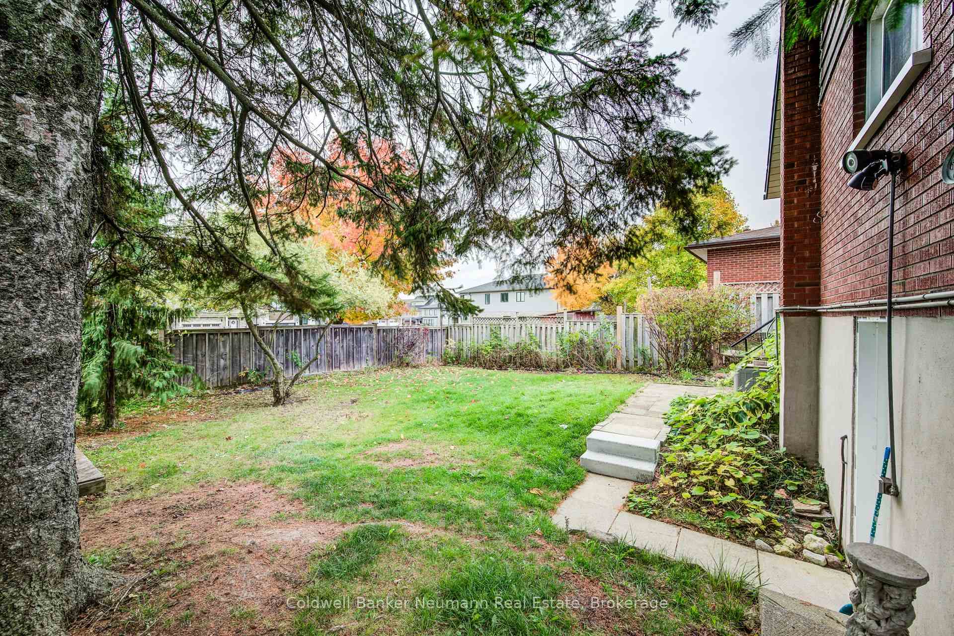 Photo 12 of Unit LOWER, 92 Brant Avenue, Guelph, Victoria North — HOMEH