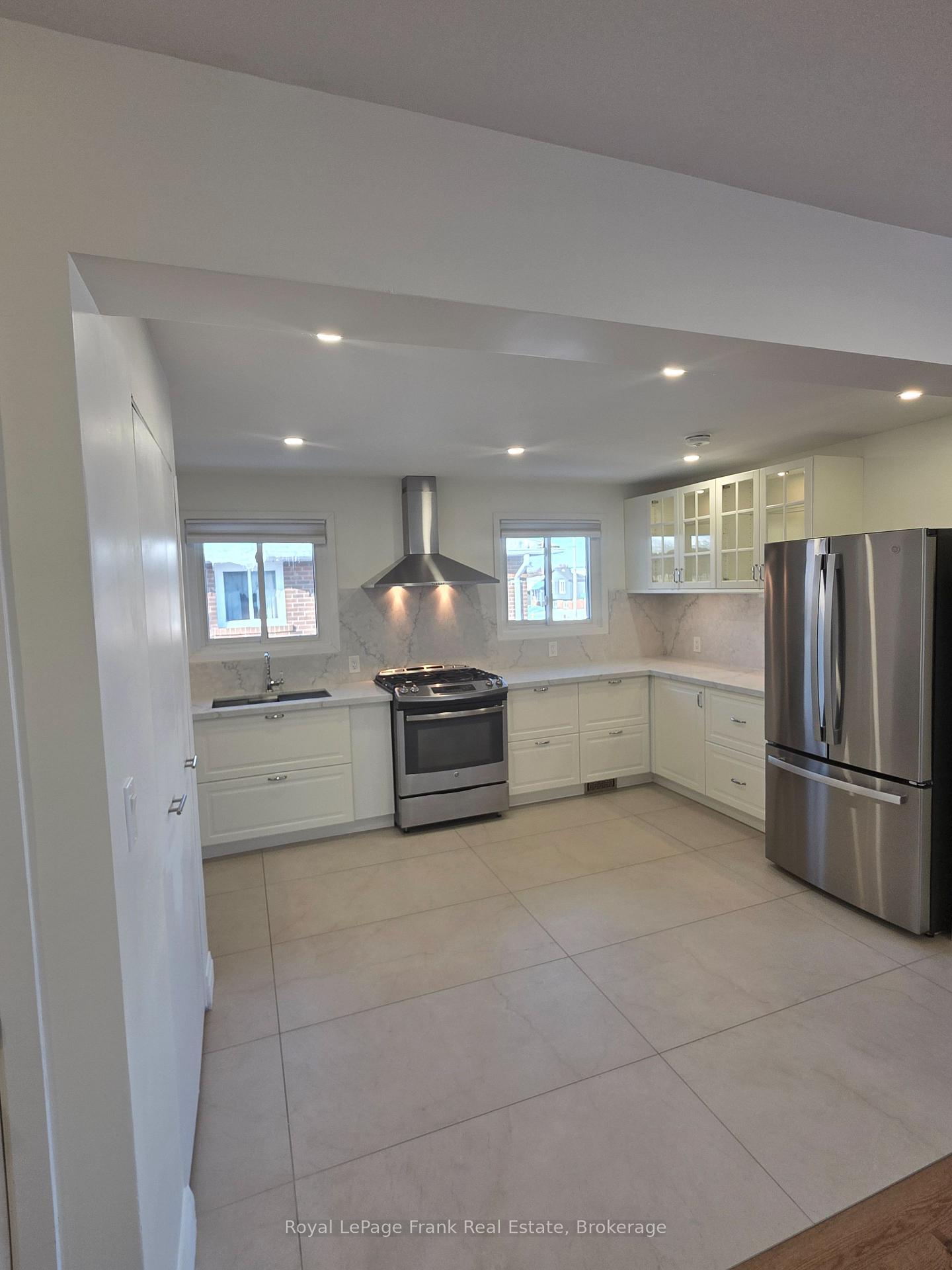 Photo 5 of 660A Chipmunk Street, Pickering, West Shore — HOMEH