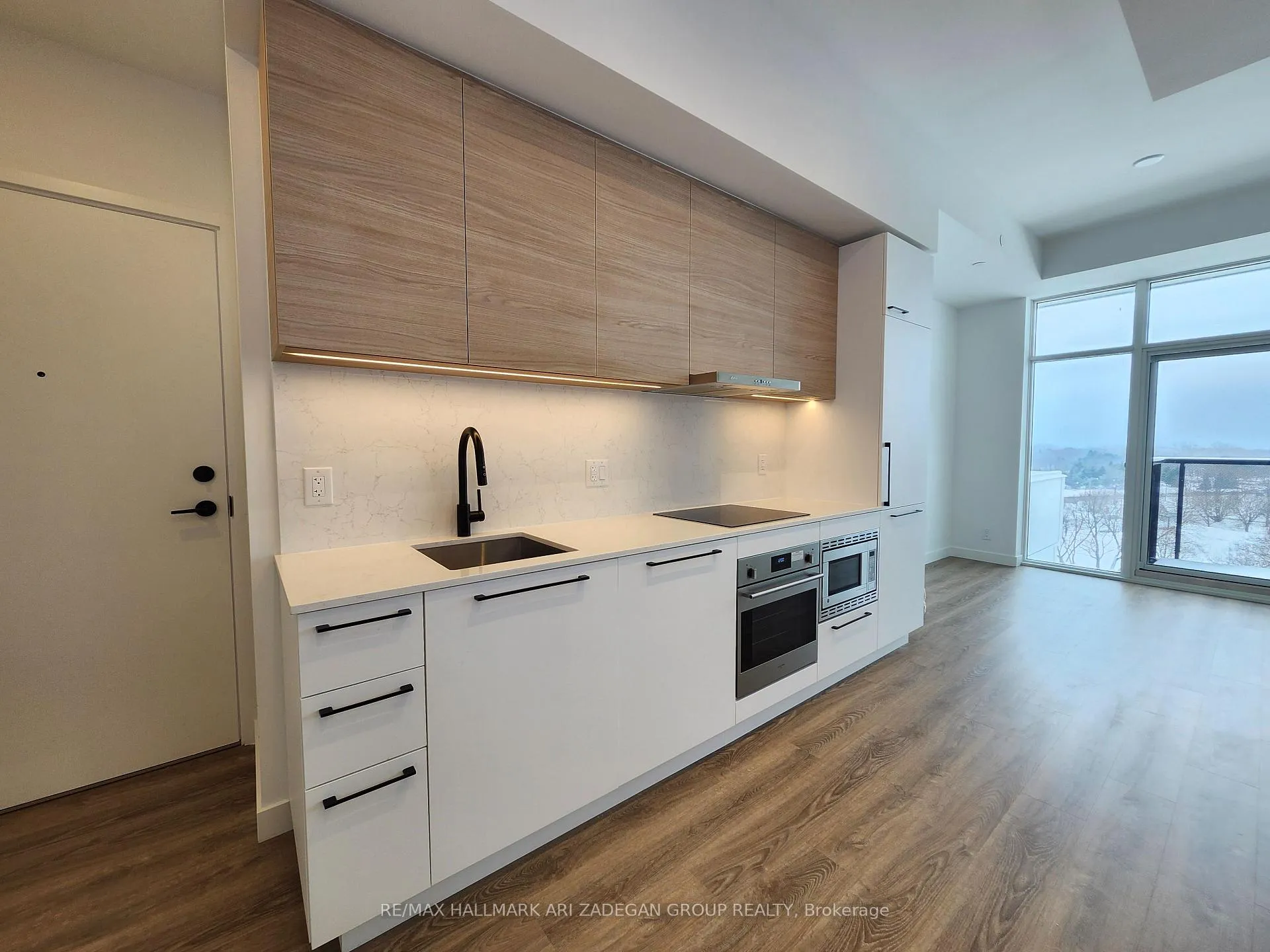 Photo 4 of Unit 806, 1050 Eastern Avenue E, Toronto, The Beaches — HOMEH