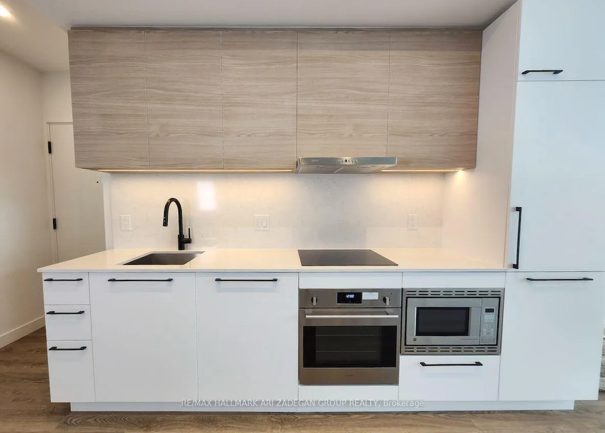 Photo 5 of Unit 806, 1050 Eastern Avenue E, Toronto, The Beaches — HOMEH