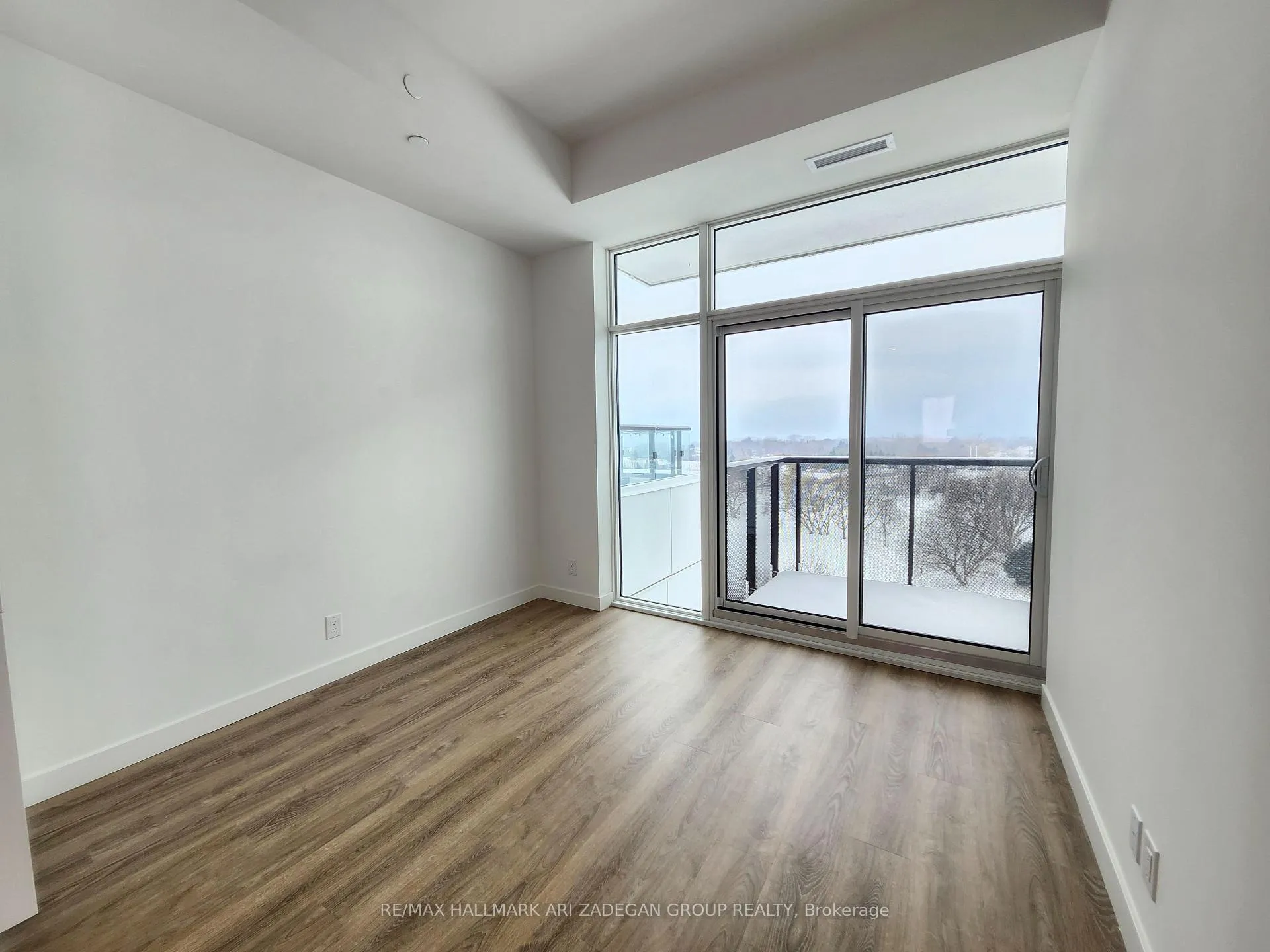 Photo 7 of Unit 806, 1050 Eastern Avenue E, Toronto, The Beaches — HOMEH