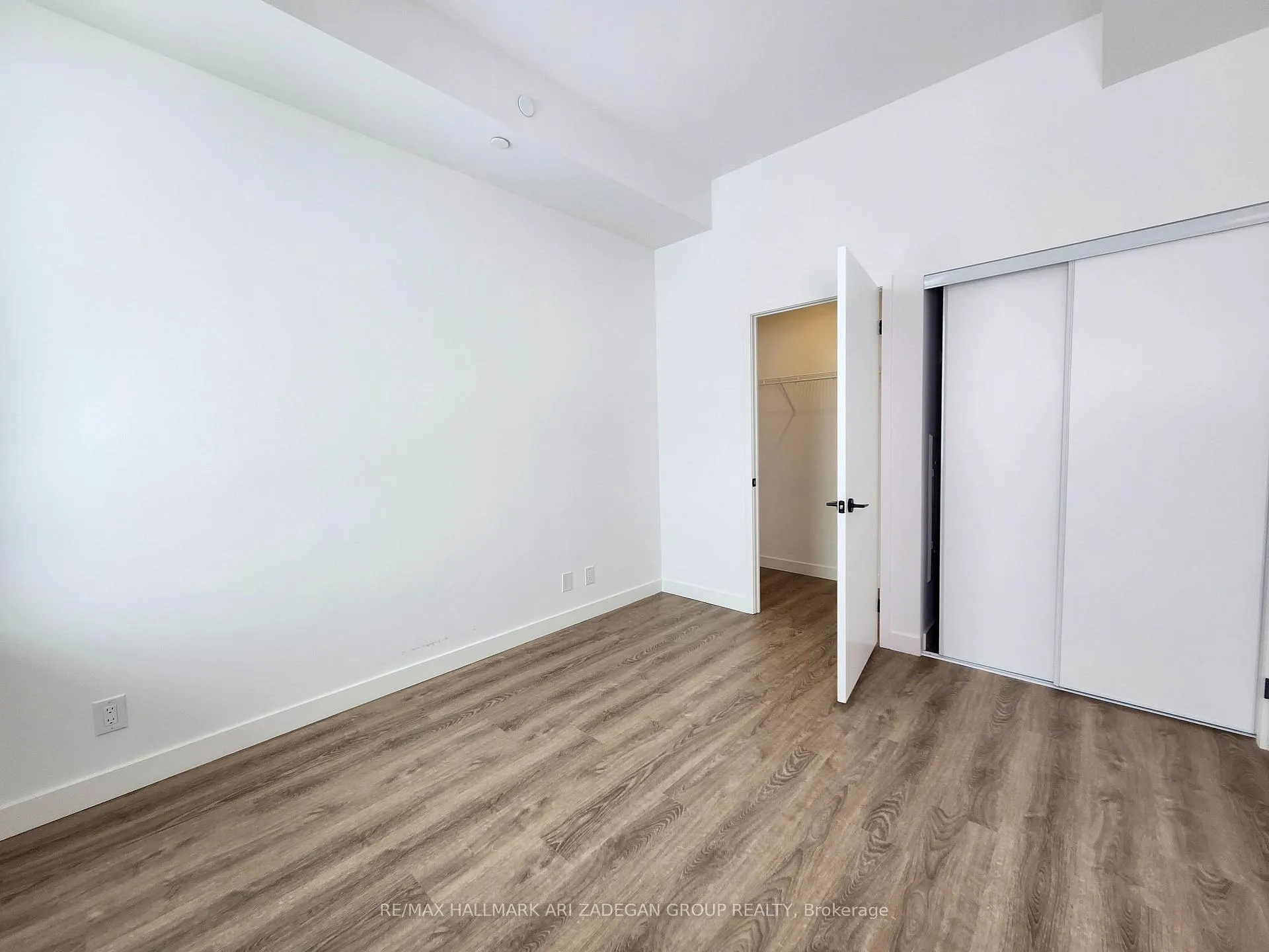 Photo 9 of Unit 806, 1050 Eastern Avenue E, Toronto, The Beaches — HOMEH