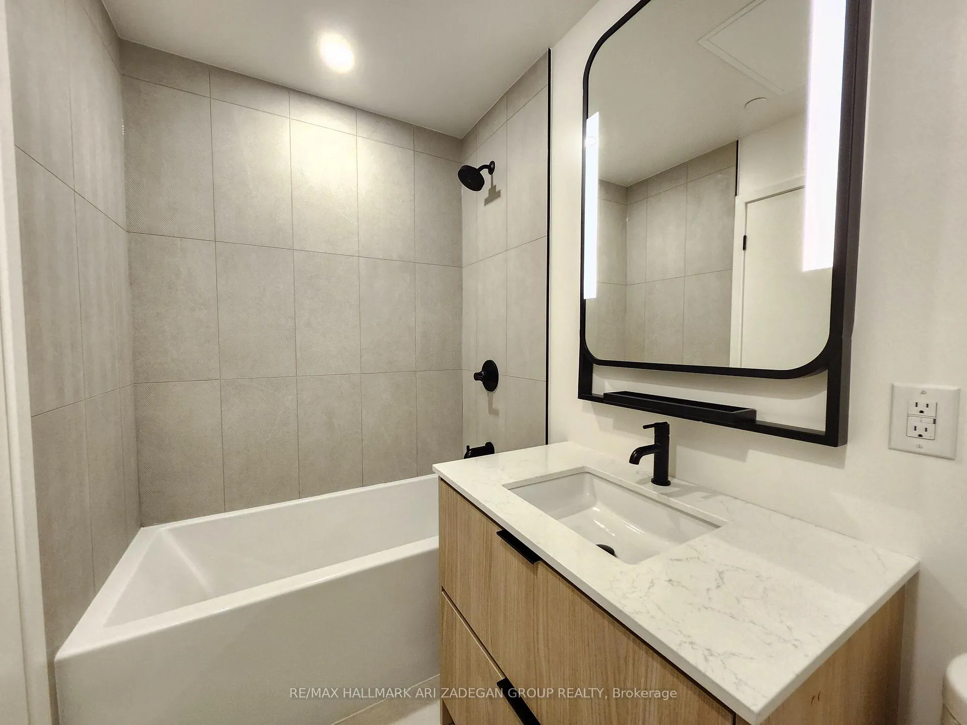Photo 10 of Unit 806, 1050 Eastern Avenue E, Toronto, The Beaches — HOMEH