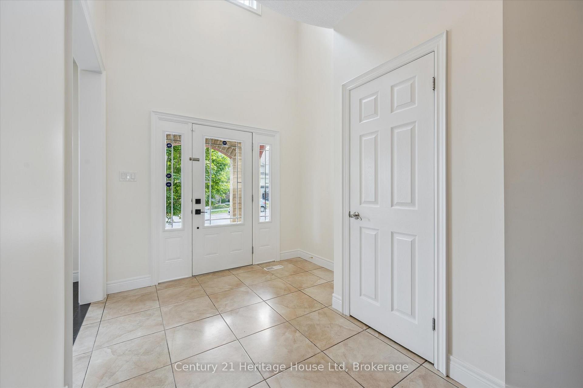 Photo 3 of 76 Zaduk Place, Guelph, Kortright East — HOMEH