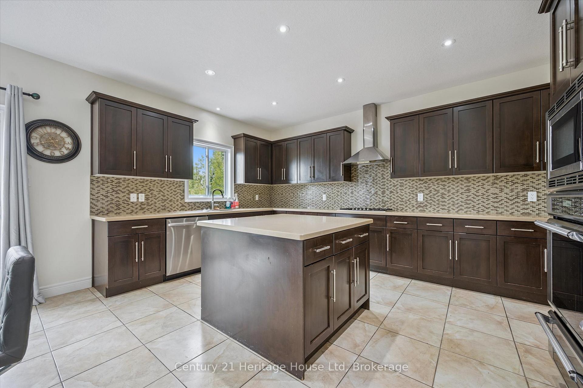 Photo 7 of 76 Zaduk Place, Guelph, Kortright East — HOMEH