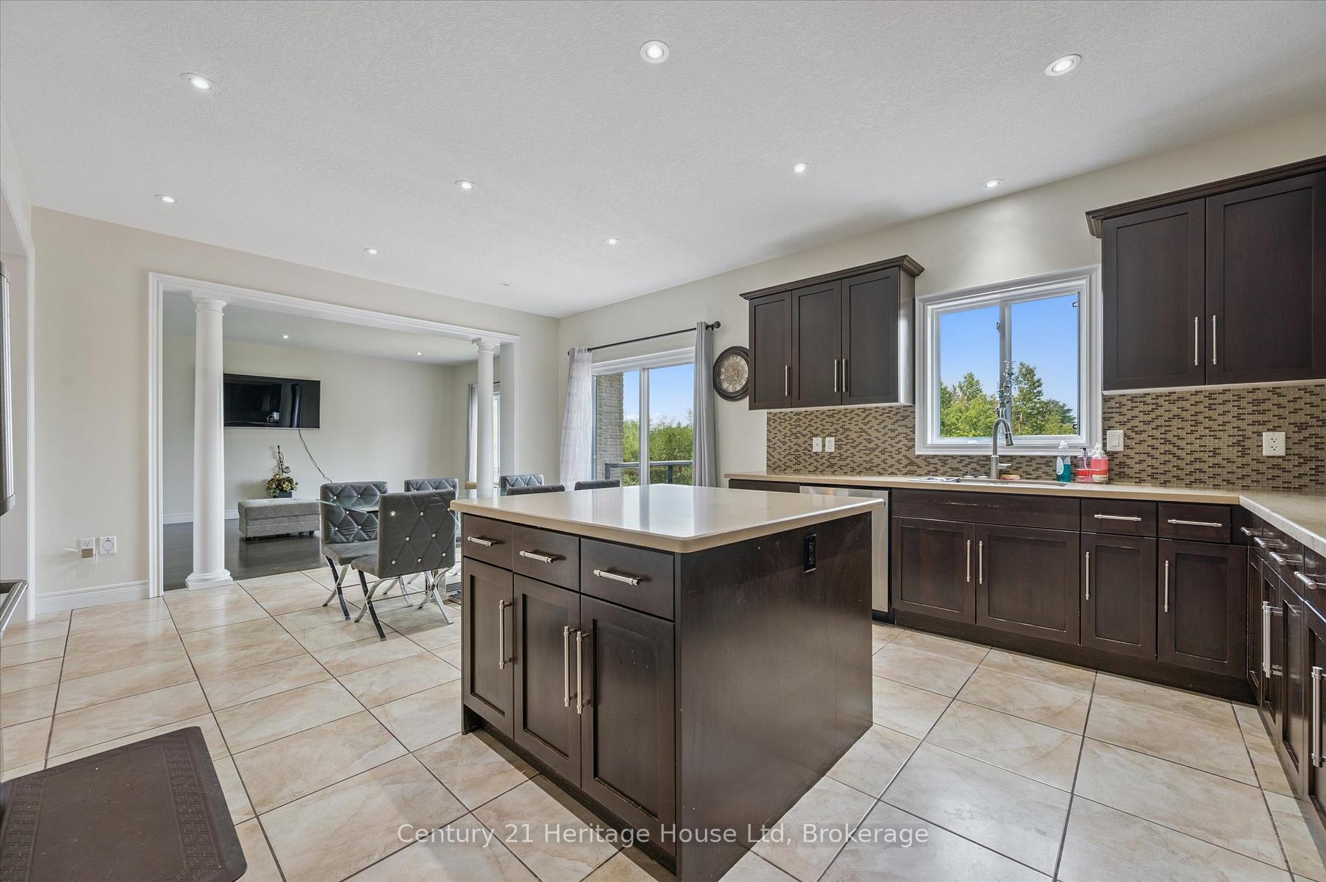 Photo 10 of 76 Zaduk Place, Guelph, Kortright East — HOMEH