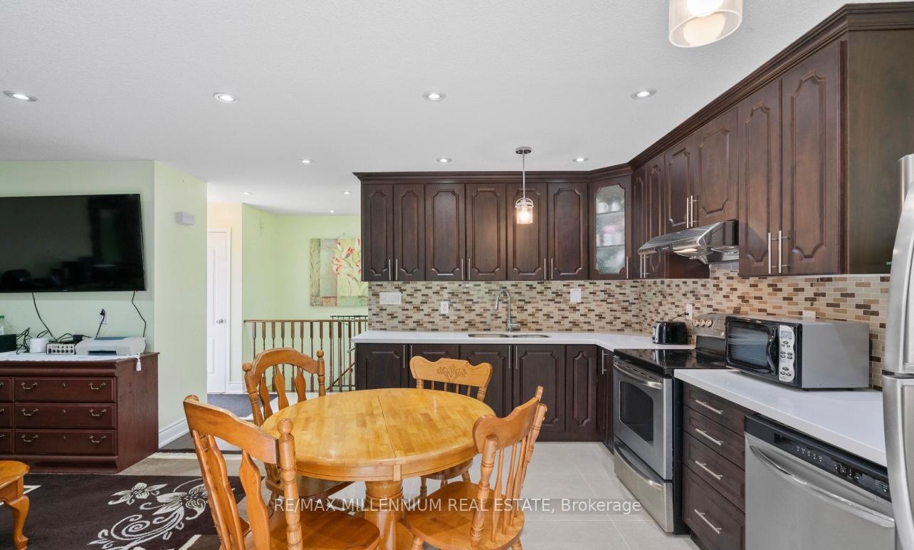 Photo 3 of 17 Haley Court, Brampton, Central Park — HOMEH