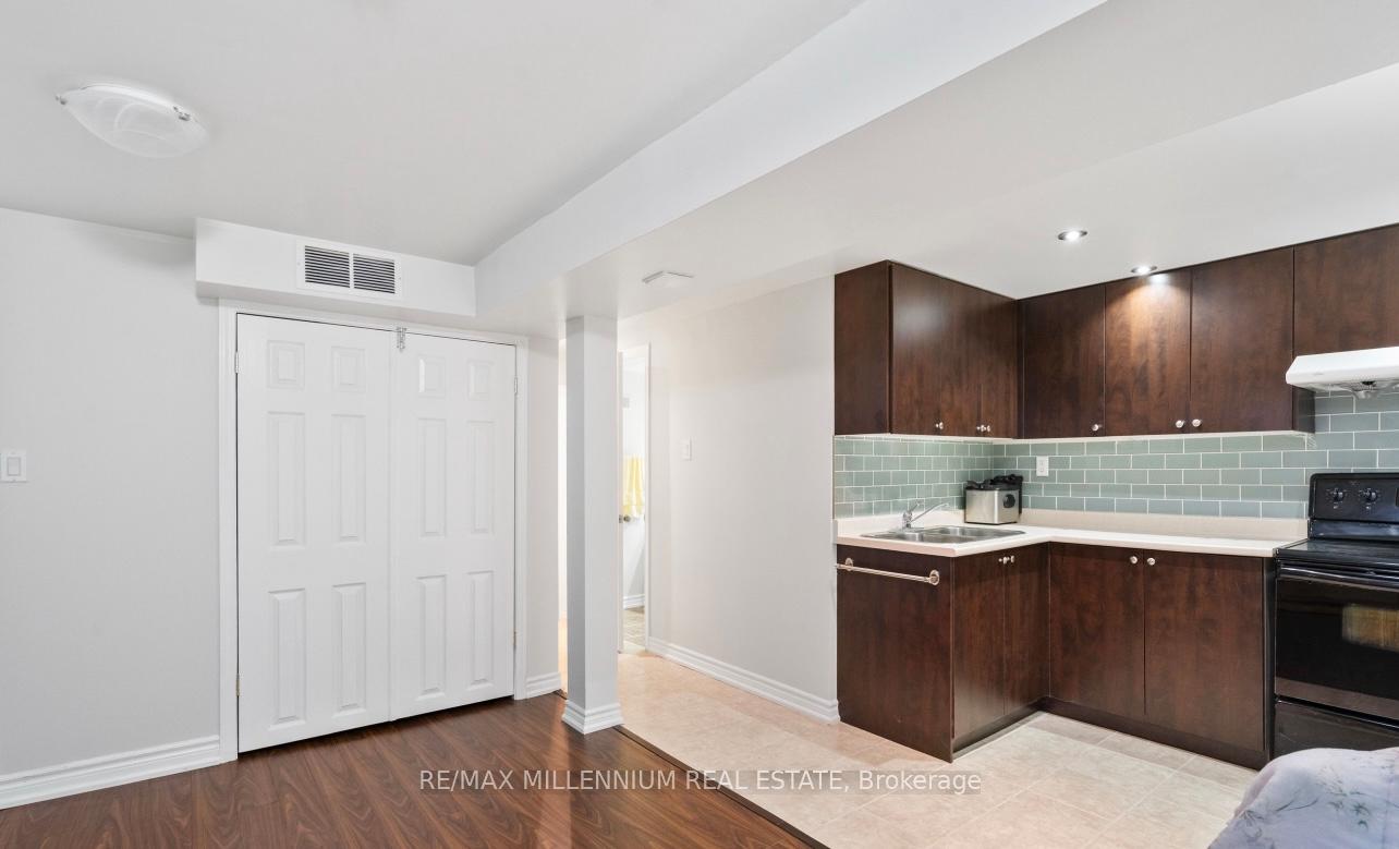 Photo 4 of 17 Haley Court, Brampton, Central Park — HOMEH
