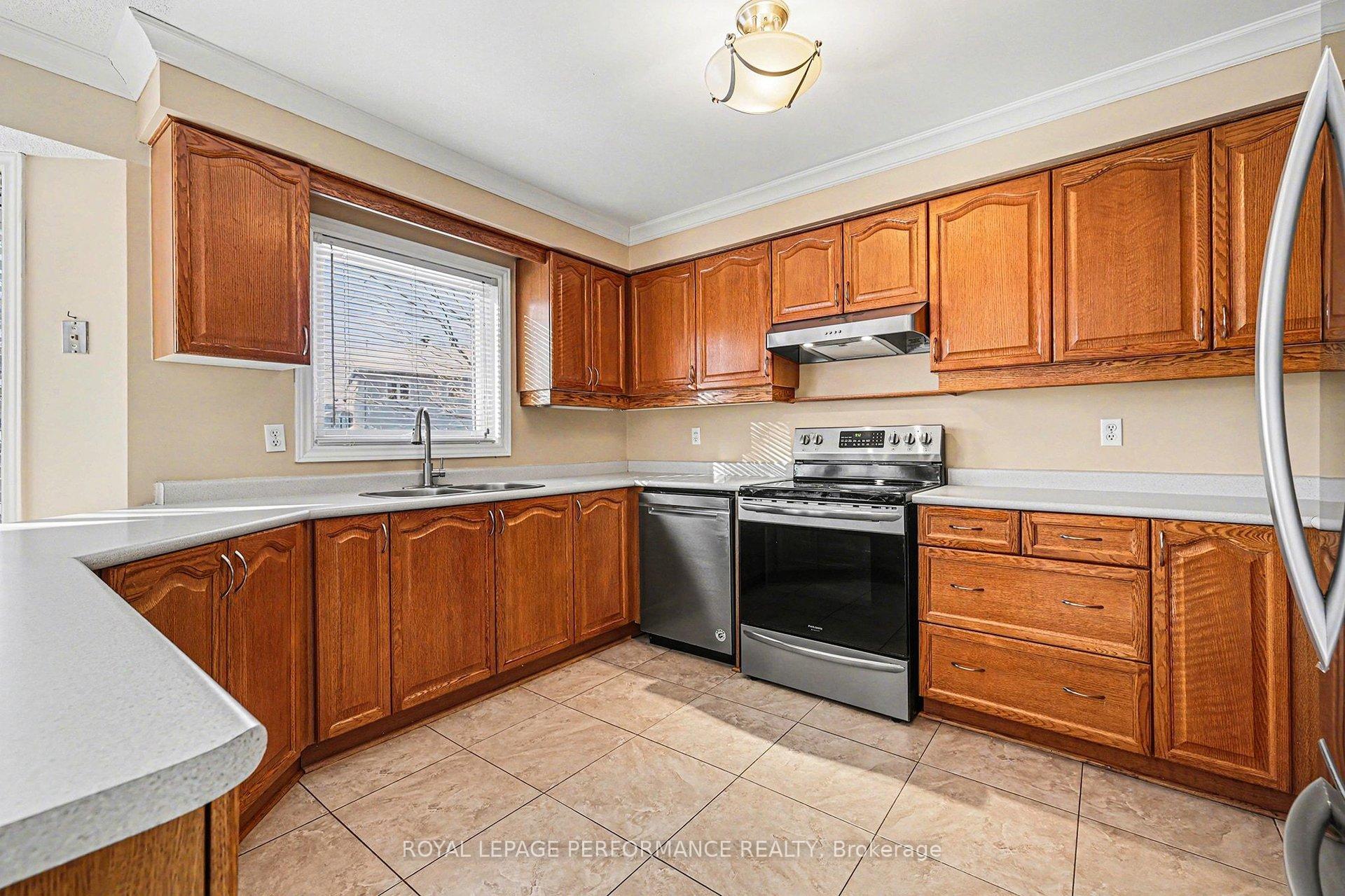 Photo 8 of 27 Beamish Crescent, Ottawa, Kanata - Morgan's Grant/South March — HOMEH