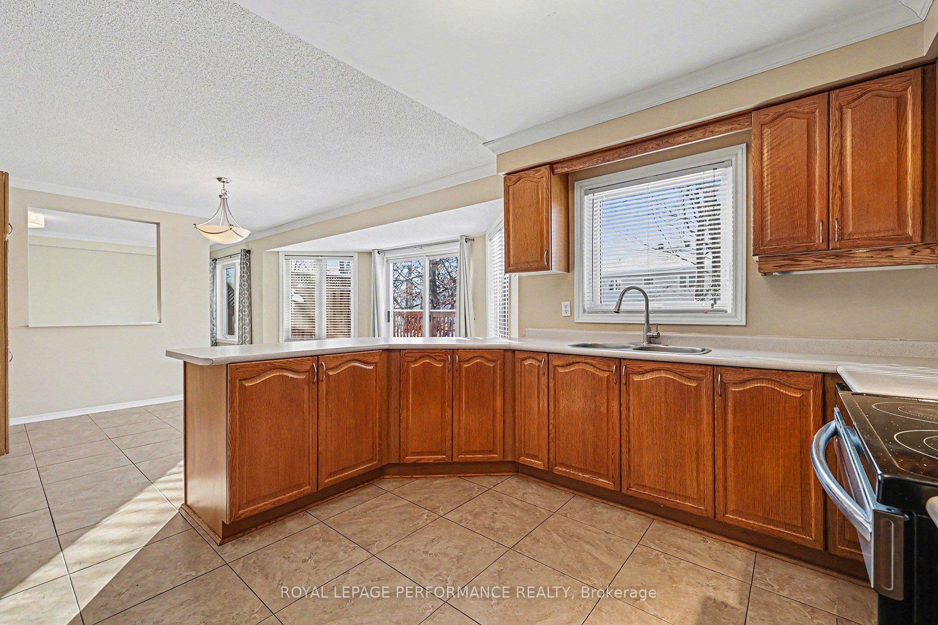 Photo 6 of 27 Beamish Crescent, Ottawa, Kanata - Morgan's Grant/South March — HOMEH