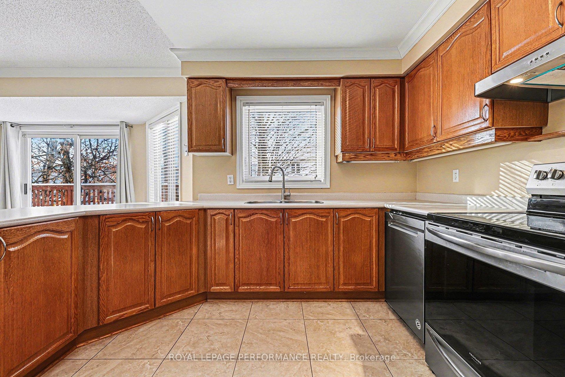 Photo 9 of 27 Beamish Crescent, Ottawa, Kanata - Morgan's Grant/South March — HOMEH