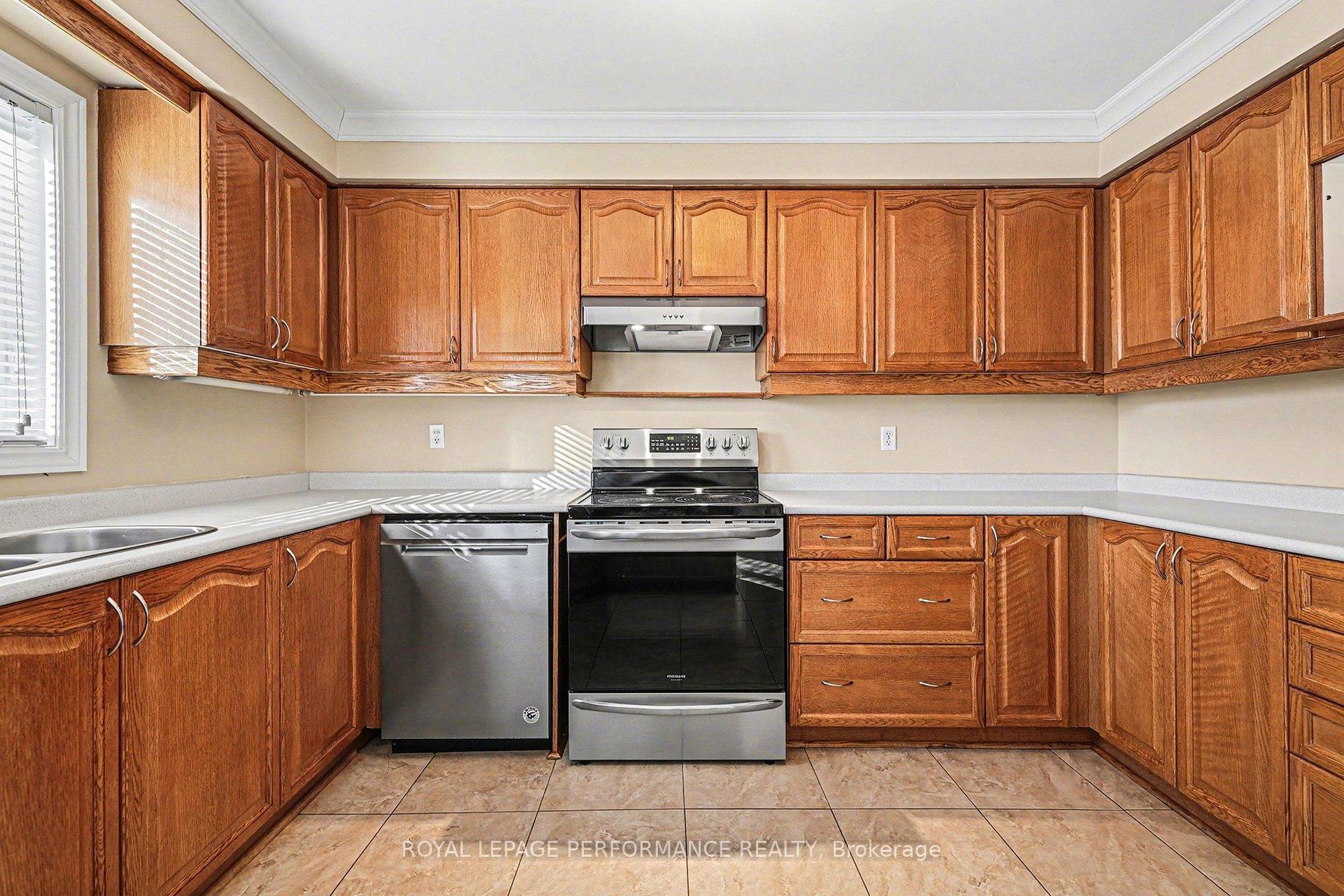 Photo 10 of 27 Beamish Crescent, Ottawa, Kanata - Morgan's Grant/South March — HOMEH