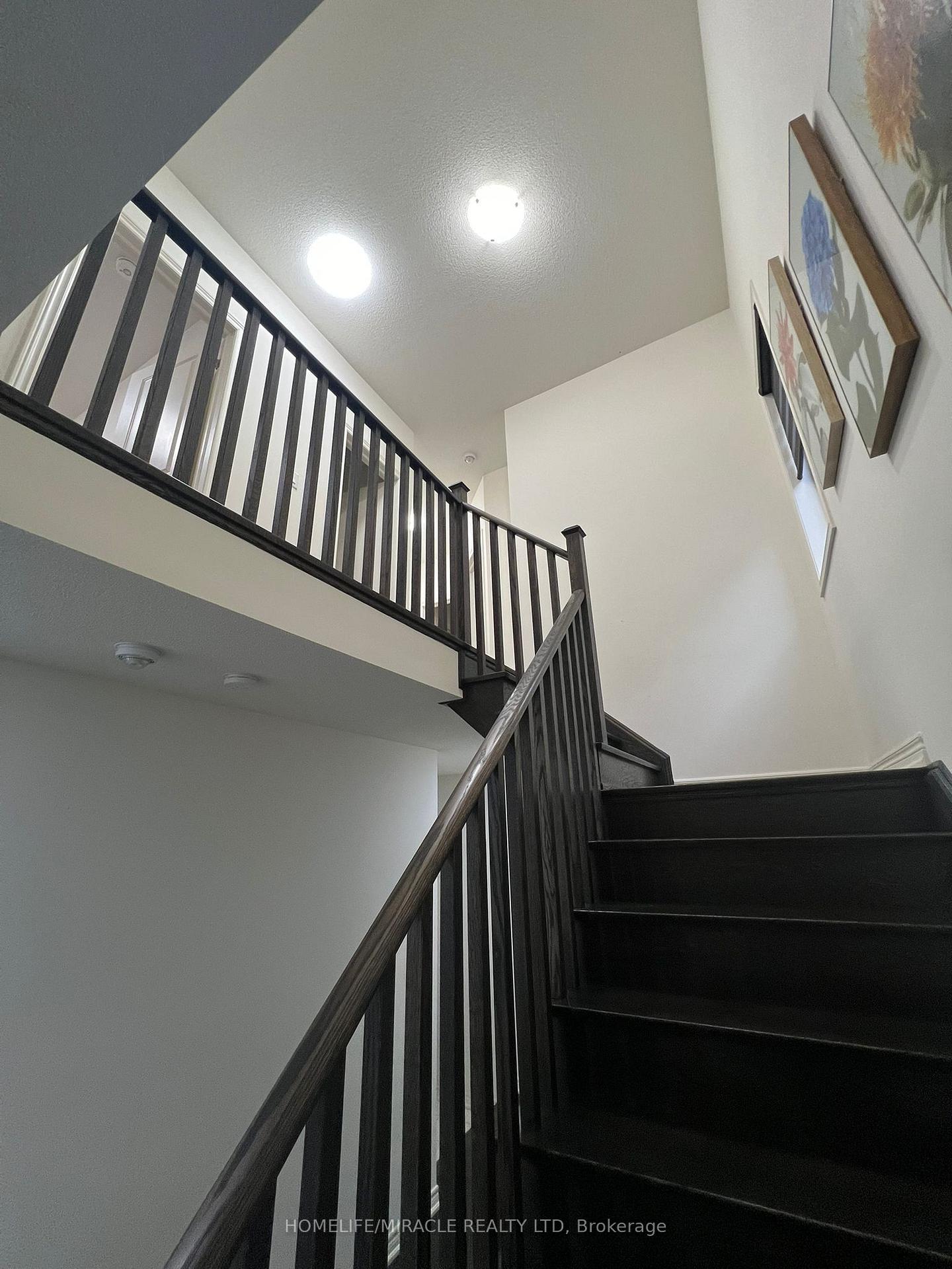 Photo 5 of 85 Cobriza Crescent, Brampton, Northwest Brampton — HOMEH