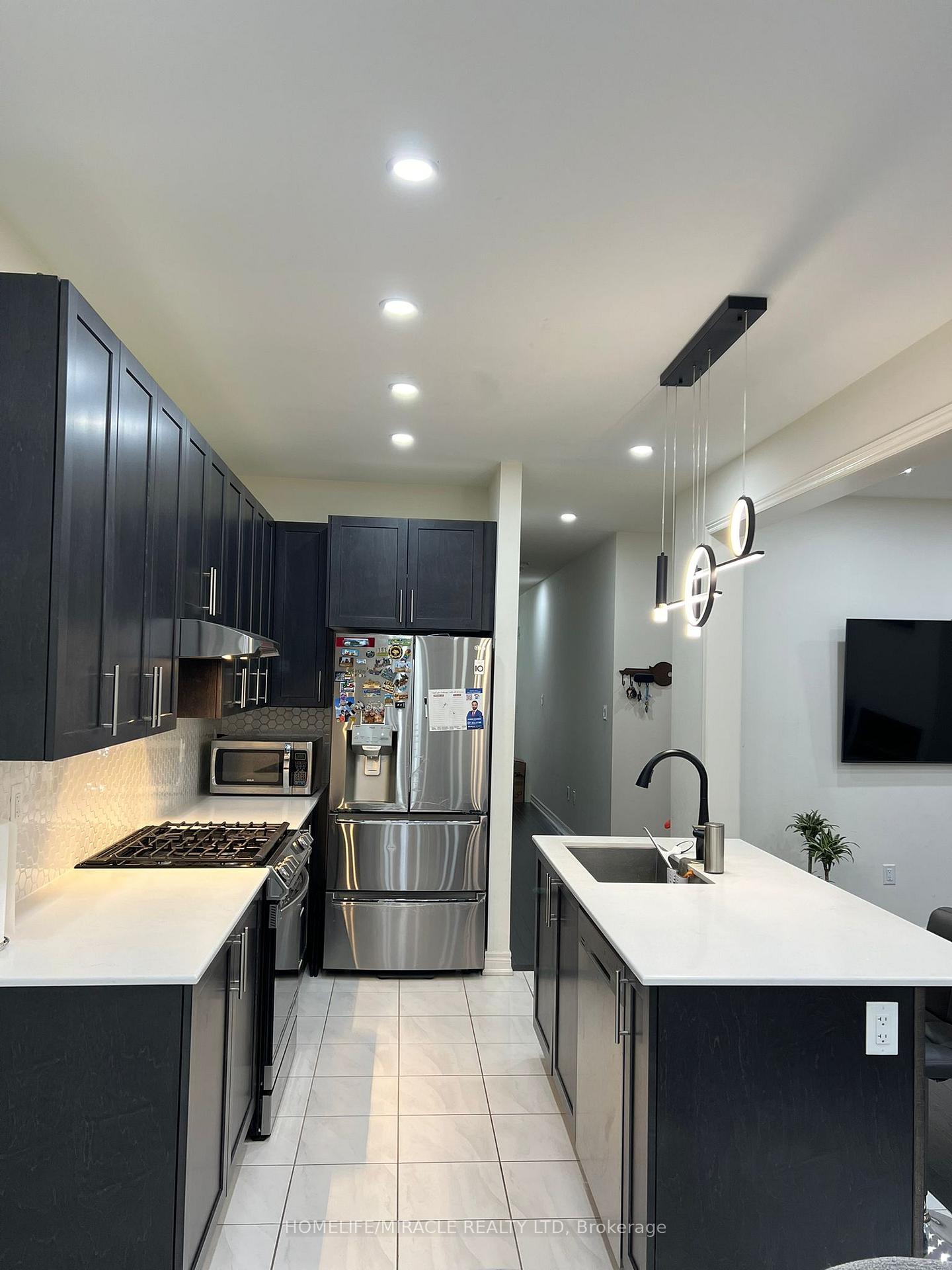 Photo 4 of 85 Cobriza Crescent, Brampton, Northwest Brampton — HOMEH