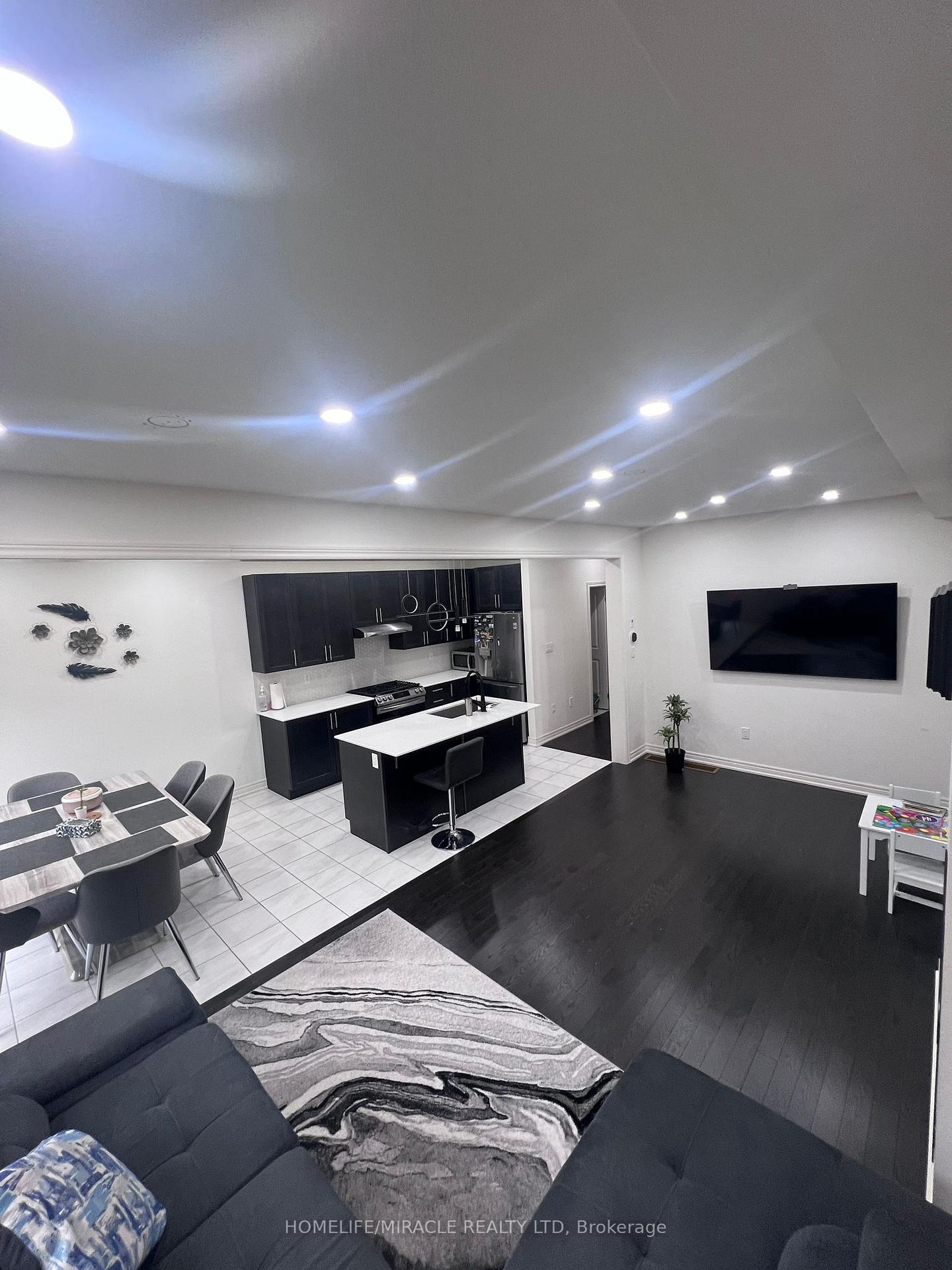 Photo 14 of 85 Cobriza Crescent, Brampton, Northwest Brampton — HOMEH