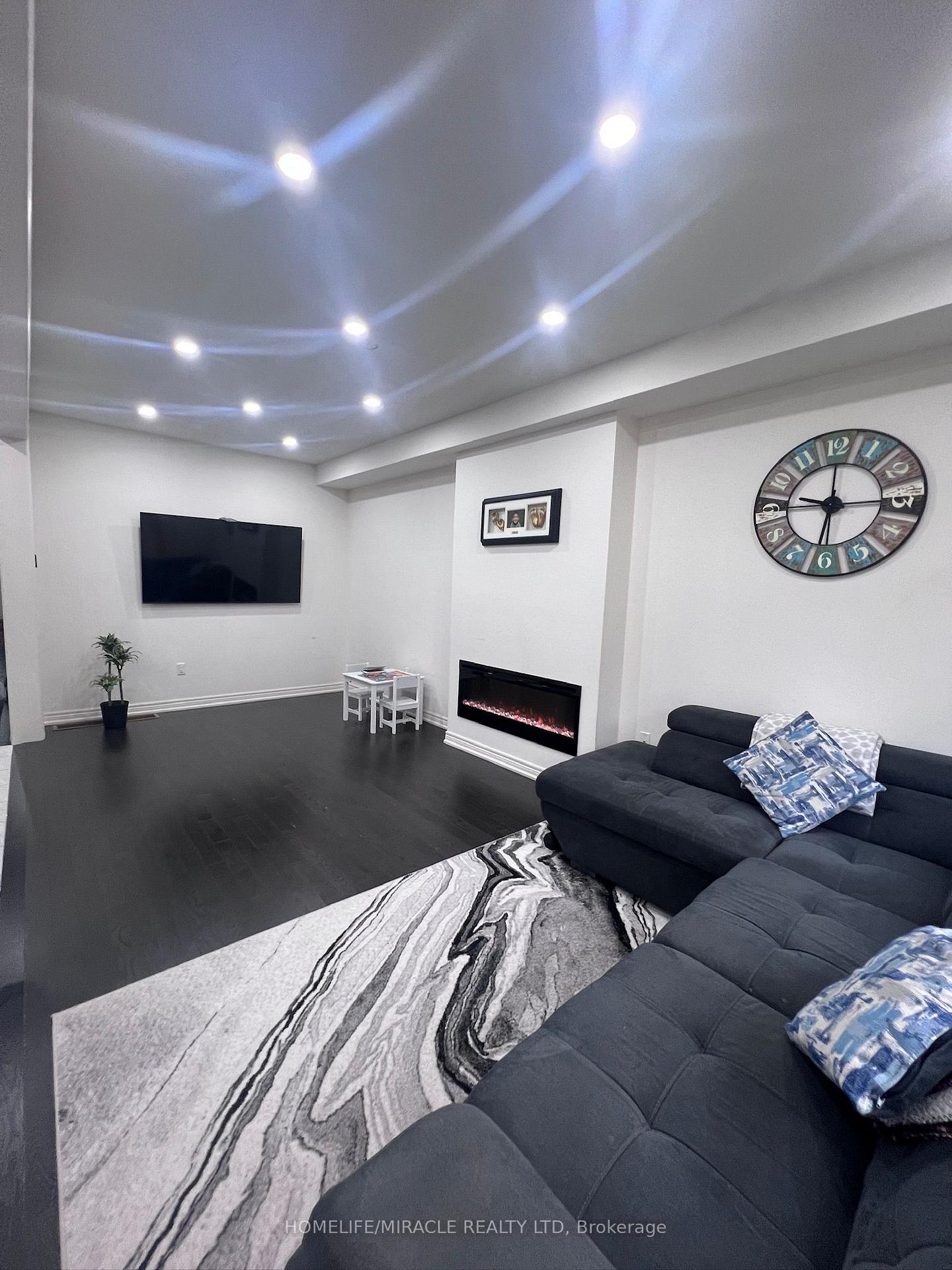 Photo 16 of 85 Cobriza Crescent, Brampton, Northwest Brampton — HOMEH