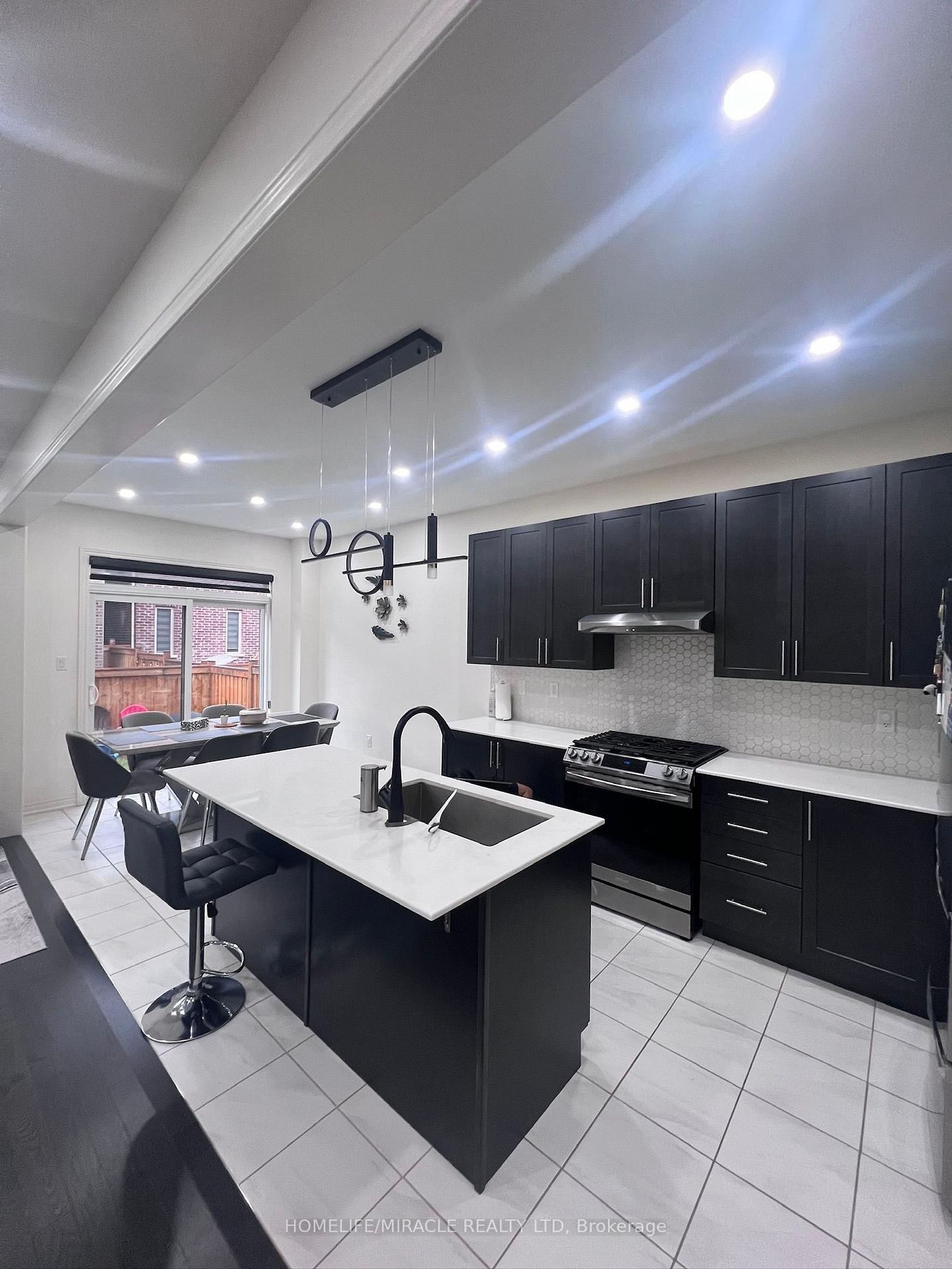 Photo 21 of 85 Cobriza Crescent, Brampton, Northwest Brampton — HOMEH