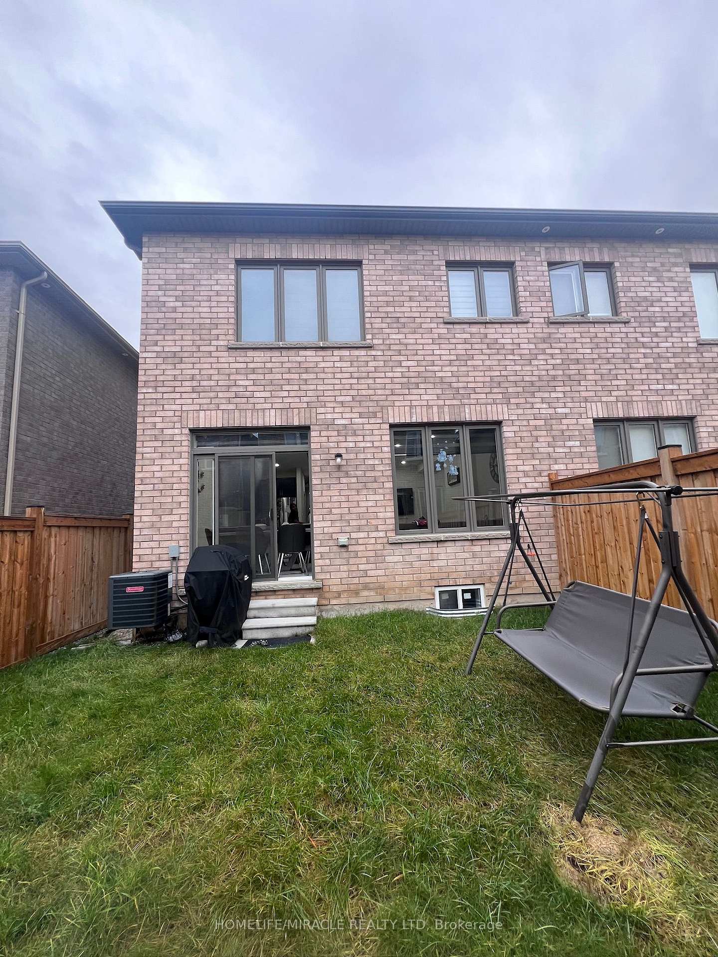 Photo 30 of 85 Cobriza Crescent, Brampton, Northwest Brampton — HOMEH