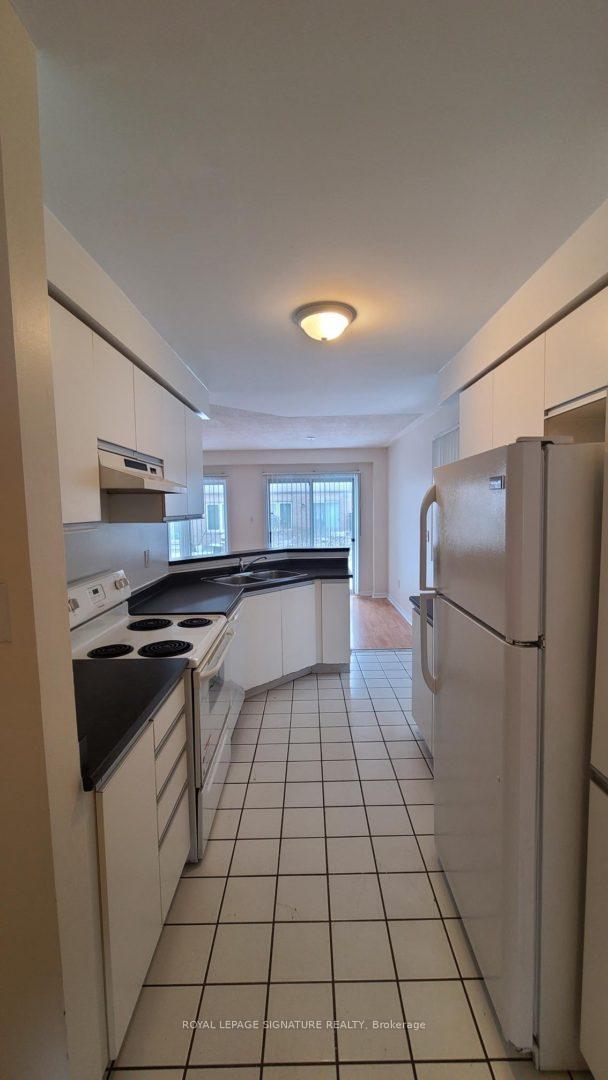 Photo 2 of Unit 4, 5 Fairglen Avenue, Brampton, Brampton West — HOMEH