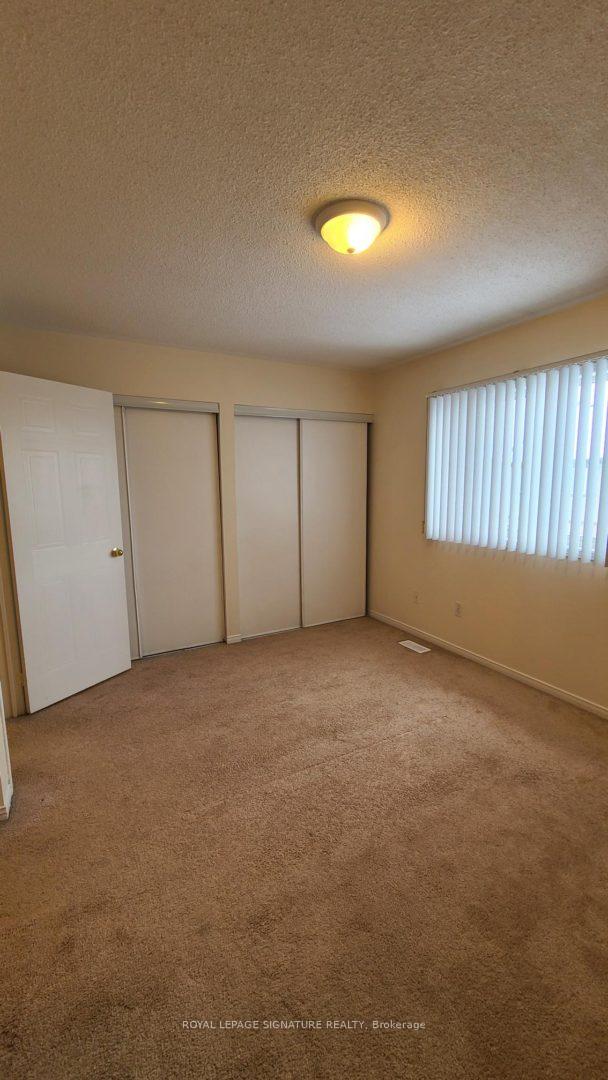 Photo 6 of Unit 4, 5 Fairglen Avenue, Brampton, Brampton West — HOMEH