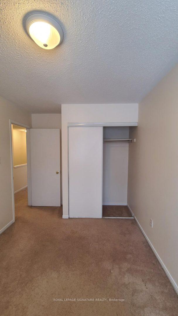 Photo 10 of Unit 4, 5 Fairglen Avenue, Brampton, Brampton West — HOMEH