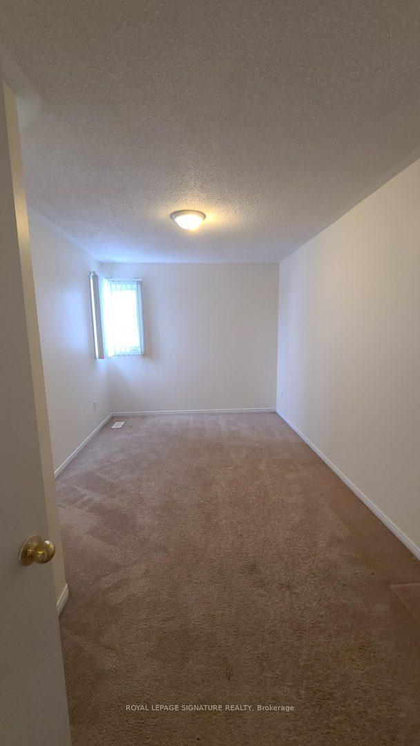 Photo 9 of Unit 4, 5 Fairglen Avenue, Brampton, Brampton West — HOMEH