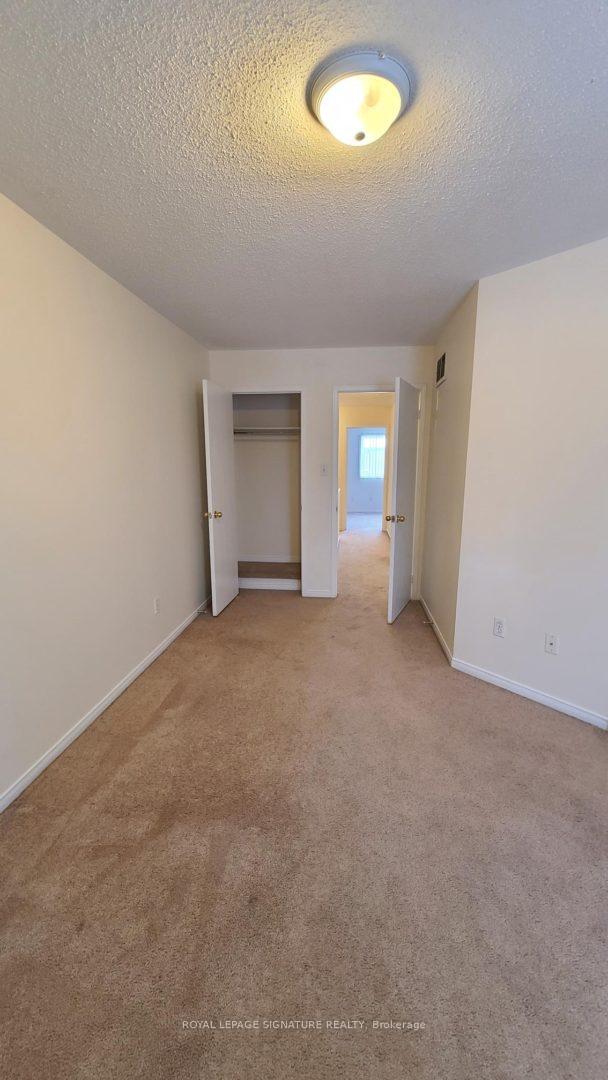 Photo 12 of Unit 4, 5 Fairglen Avenue, Brampton, Brampton West — HOMEH