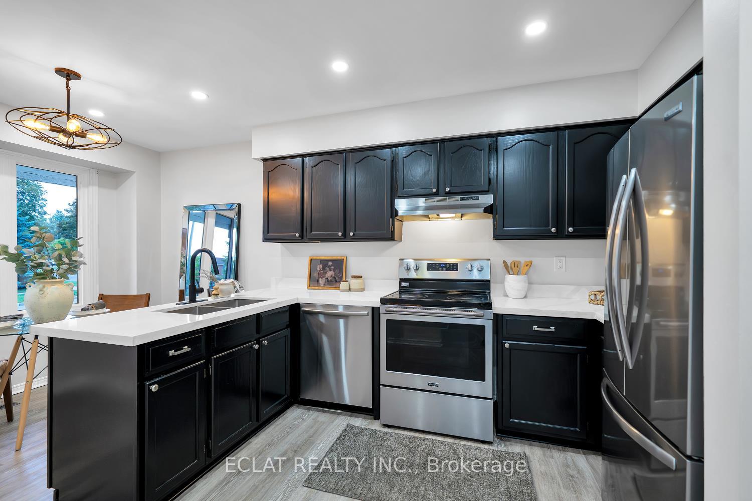 Photo 8 of 11 Strathallan Drive S, Clarington, Courtice — HOMEH