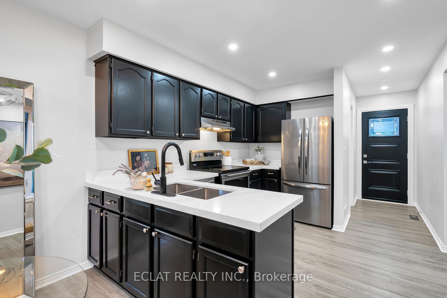 Photo 9 of 11 Strathallan Drive S, Clarington, Courtice — HOMEH