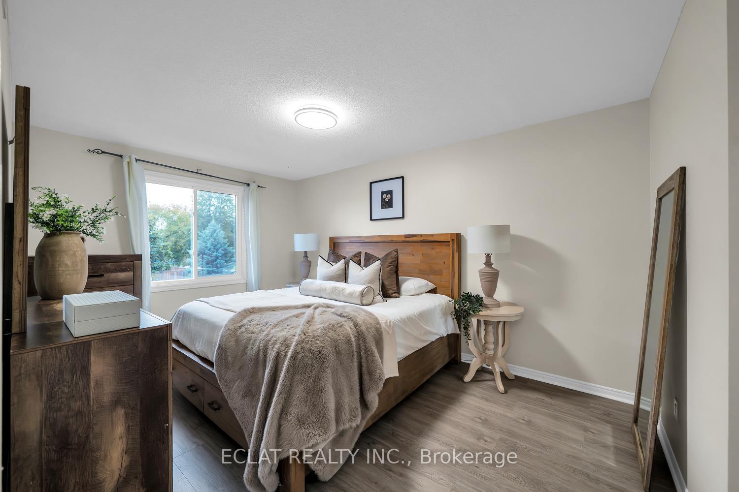 Photo 12 of 11 Strathallan Drive S, Clarington, Courtice — HOMEH