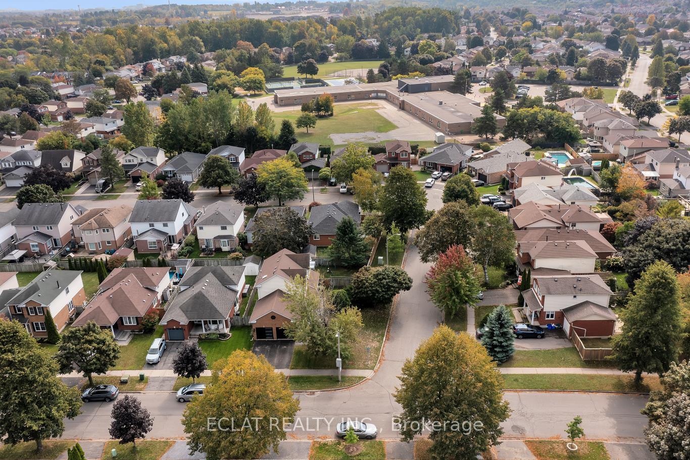 Photo 24 of 11 Strathallan Drive S, Clarington, Courtice — HOMEH
