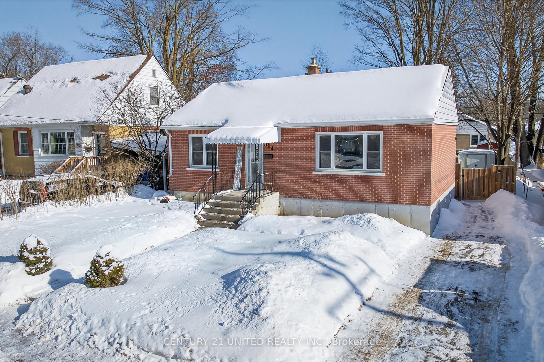 Photo 1 of 814 Argyle Street, Peterborough, Northcrest Ward 5 — HOMEH