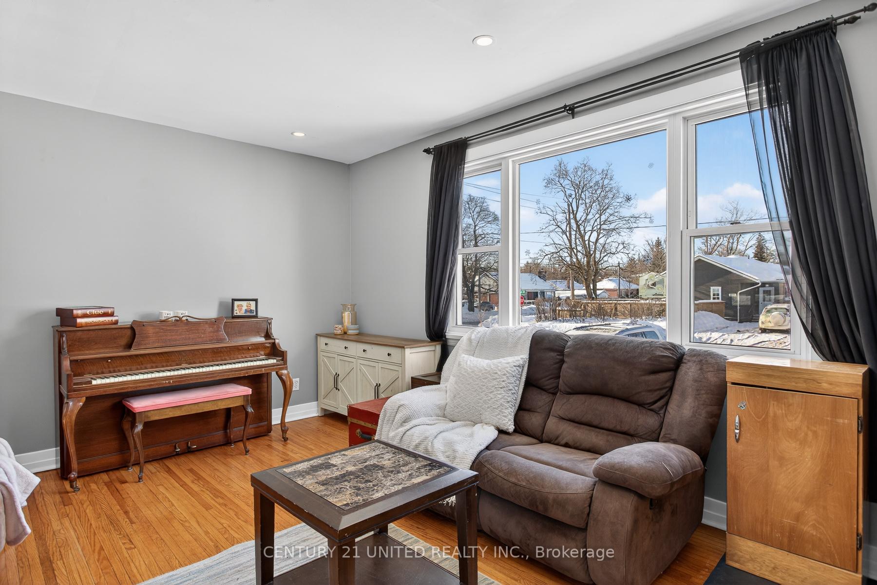 Photo 18 of 814 Argyle Street, Peterborough, Northcrest Ward 5 — HOMEH