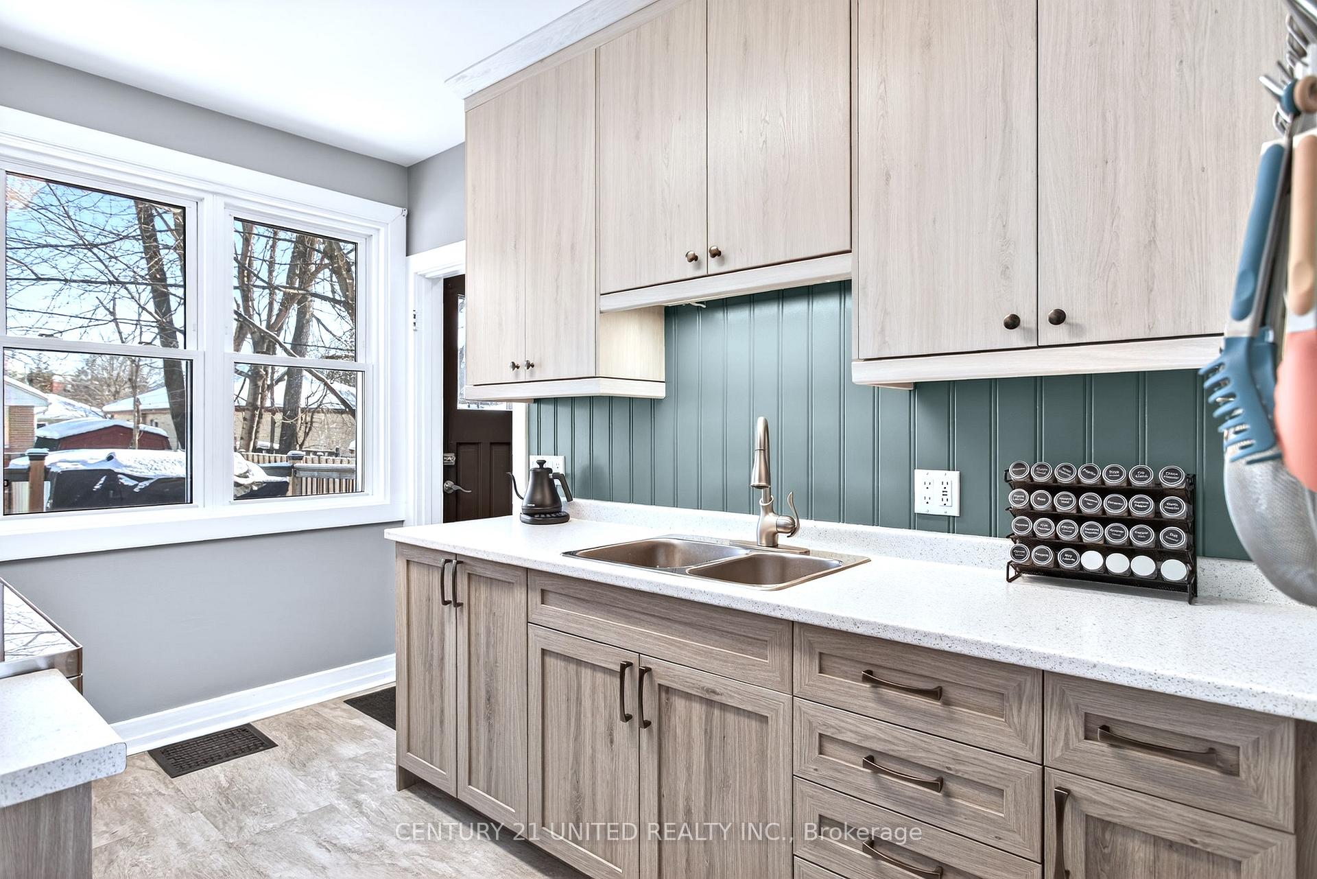 Photo 14 of 814 Argyle Street, Peterborough, Northcrest Ward 5 — HOMEH