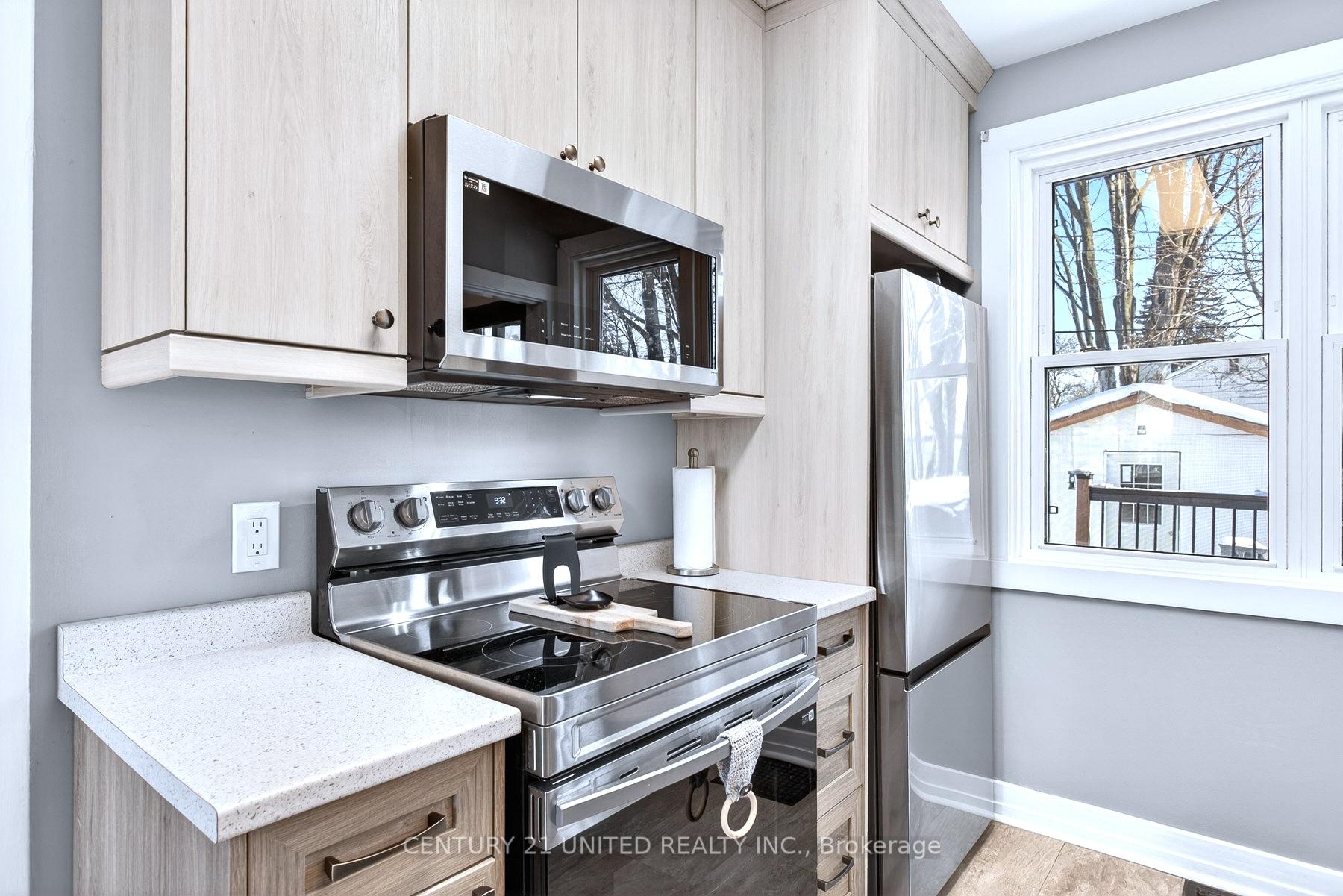 Photo 12 of 814 Argyle Street, Peterborough, Northcrest Ward 5 — HOMEH