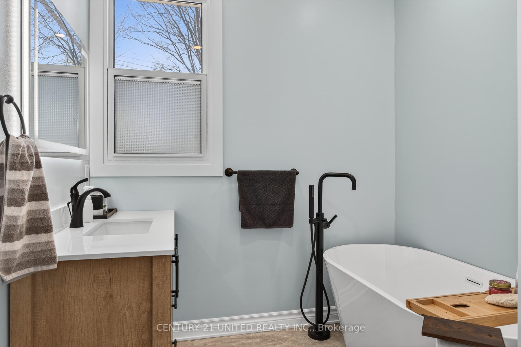 Photo 20 of 814 Argyle Street, Peterborough, Northcrest Ward 5 — HOMEH