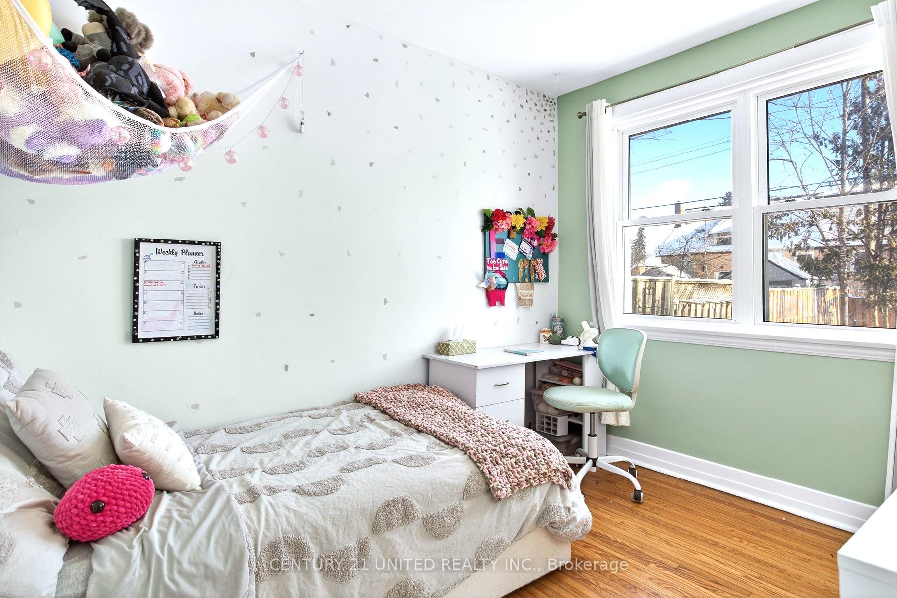 Photo 21 of 814 Argyle Street, Peterborough, Northcrest Ward 5 — HOMEH