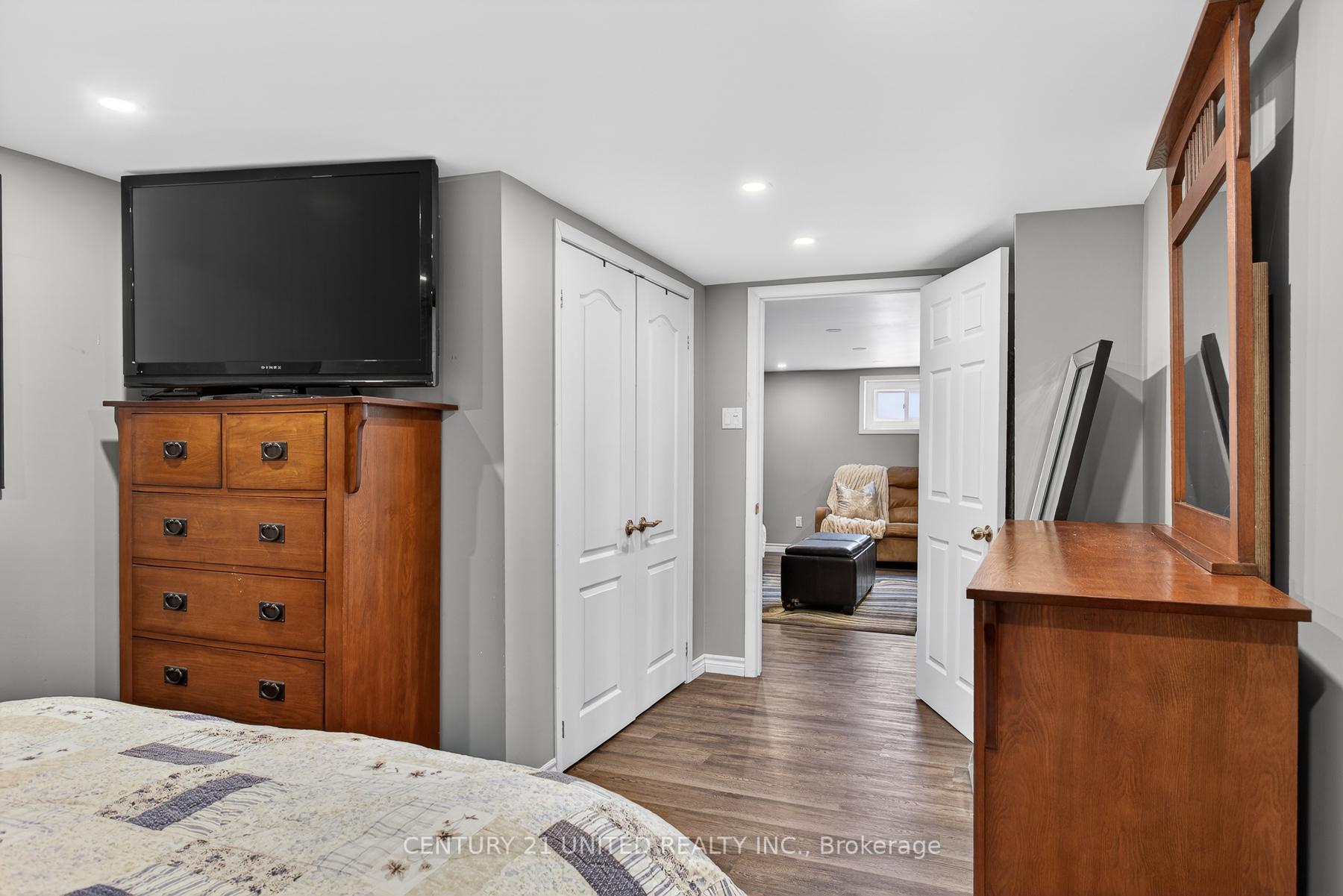 Photo 29 of 814 Argyle Street, Peterborough, Northcrest Ward 5 — HOMEH