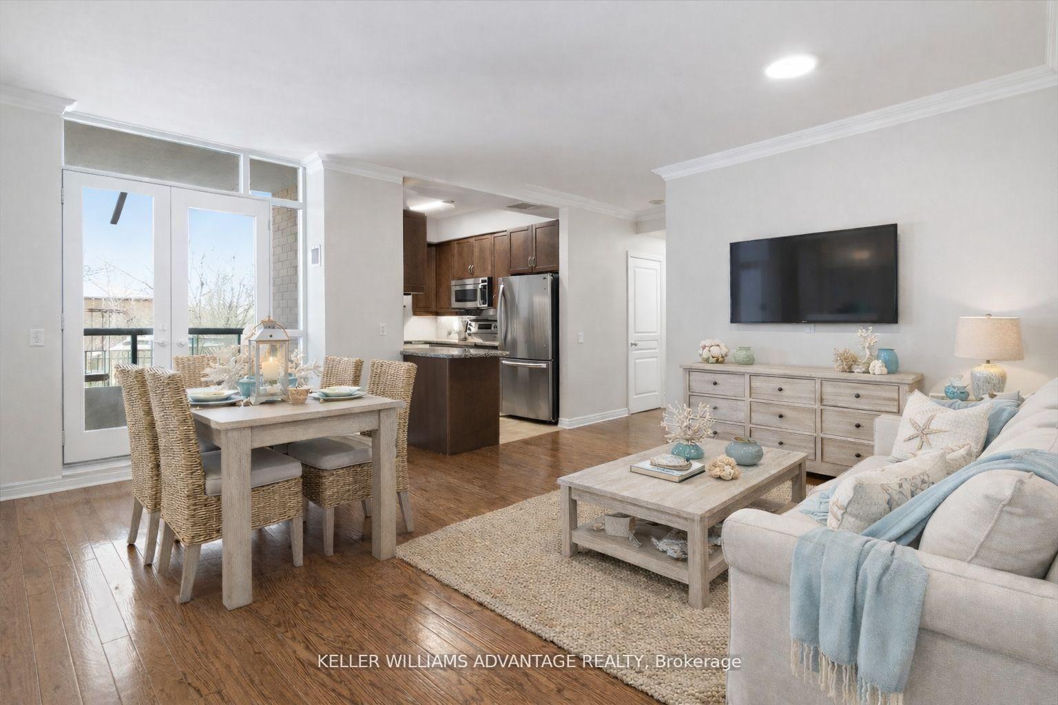 Photo 6 of Unit 305, 9 Boardwalk Drive, Toronto, The Beaches — HOMEH