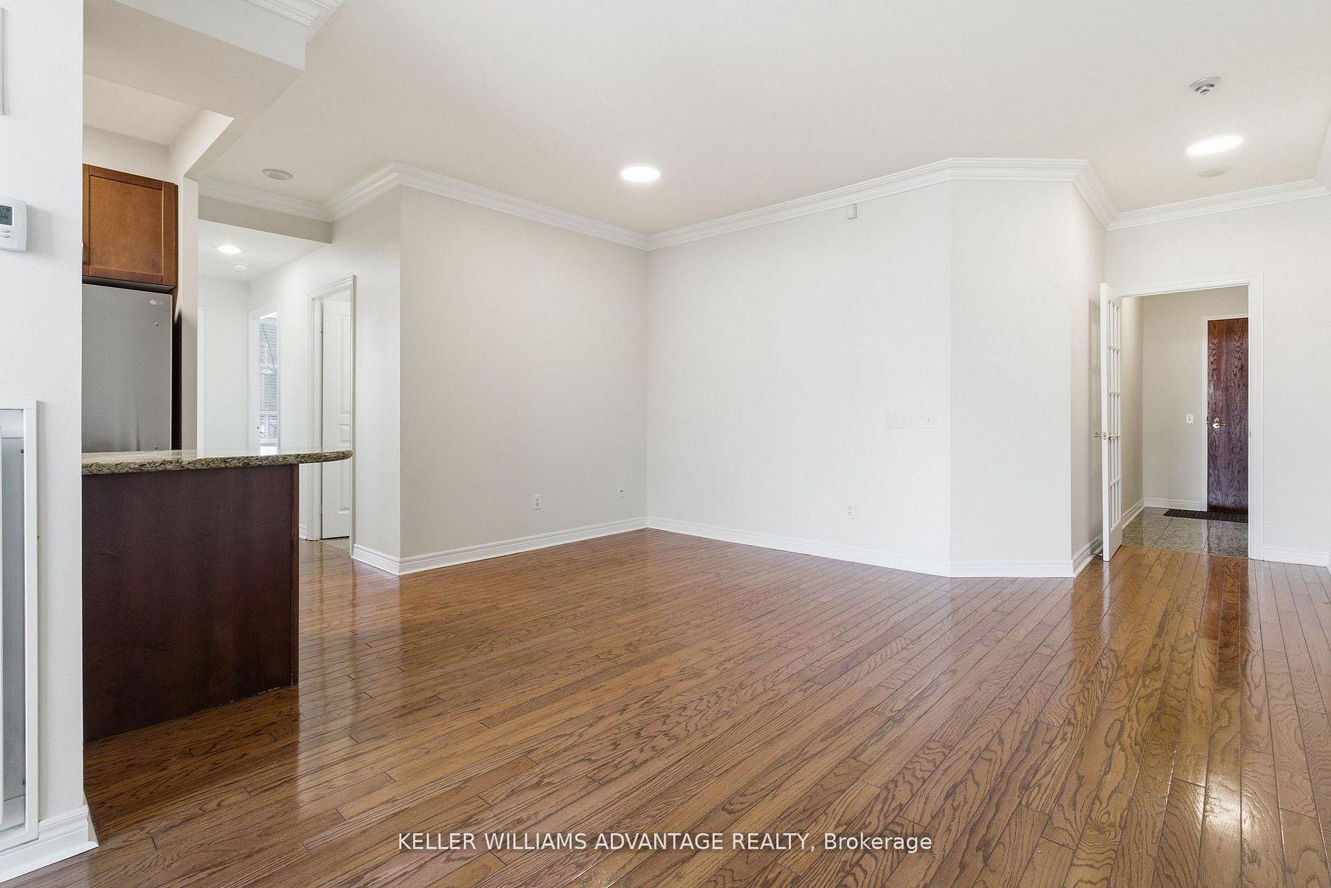 Photo 8 of Unit 305, 9 Boardwalk Drive, Toronto, The Beaches — HOMEH