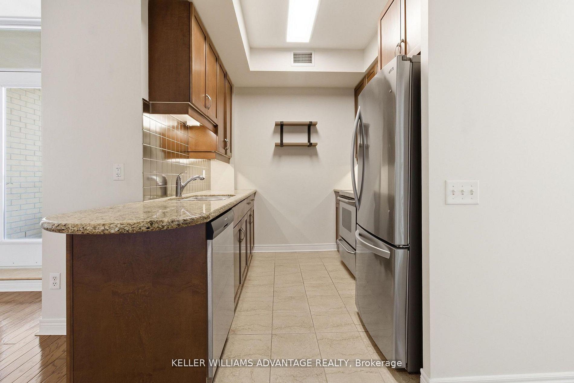 Photo 7 of Unit 305, 9 Boardwalk Drive, Toronto, The Beaches — HOMEH