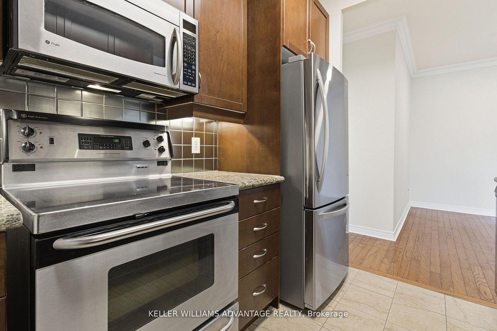 Photo 12 of Unit 305, 9 Boardwalk Drive, Toronto, The Beaches — HOMEH