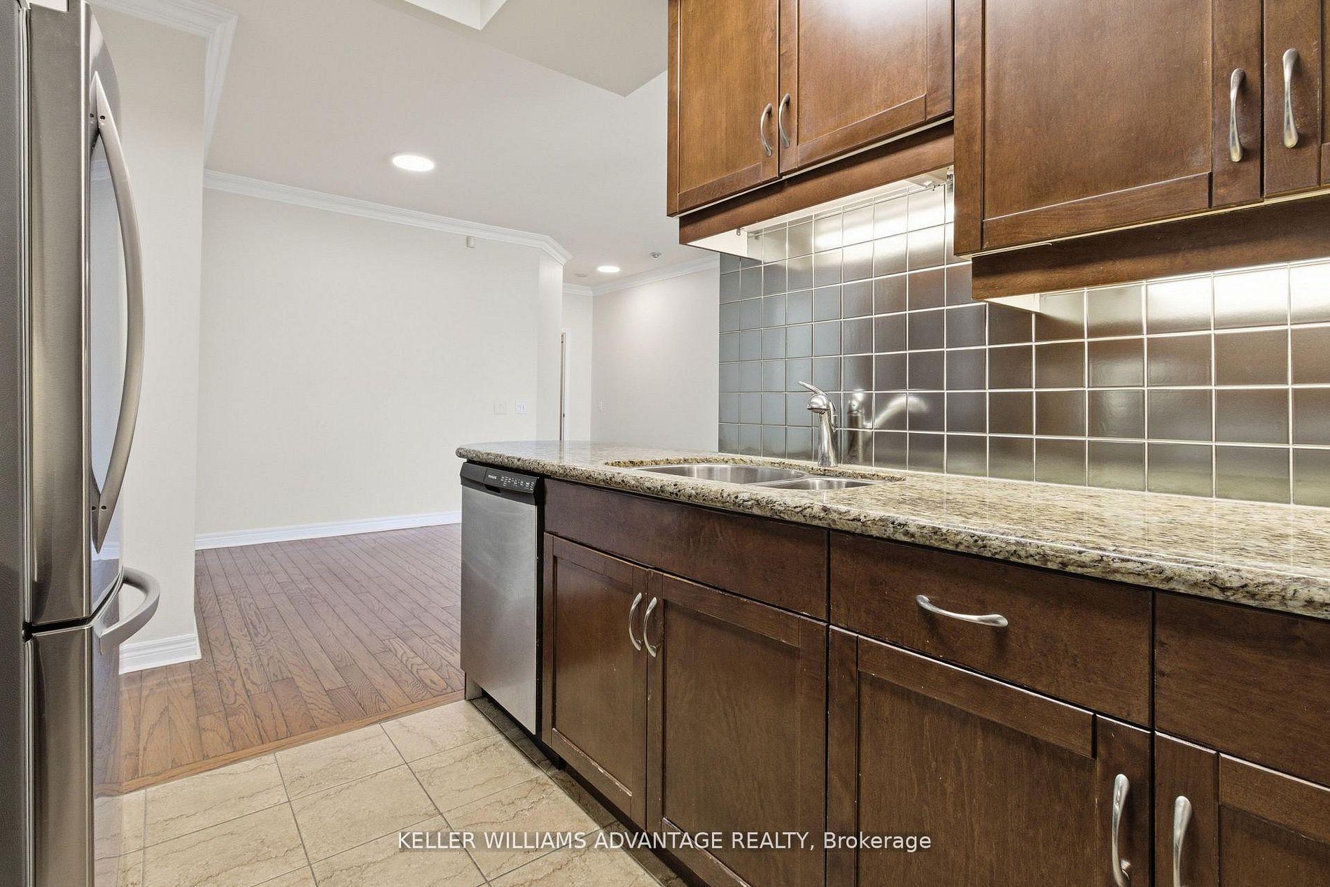 Photo 10 of Unit 305, 9 Boardwalk Drive, Toronto, The Beaches — HOMEH
