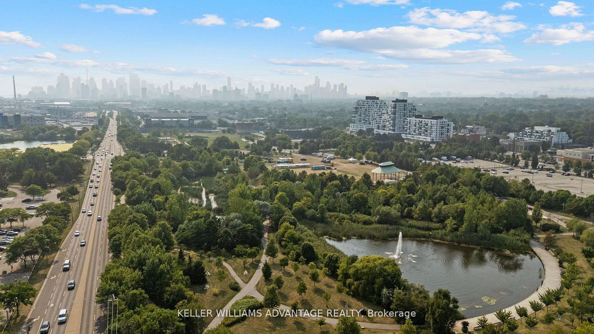 Photo 24 of Unit 305, 9 Boardwalk Drive, Toronto, The Beaches — HOMEH