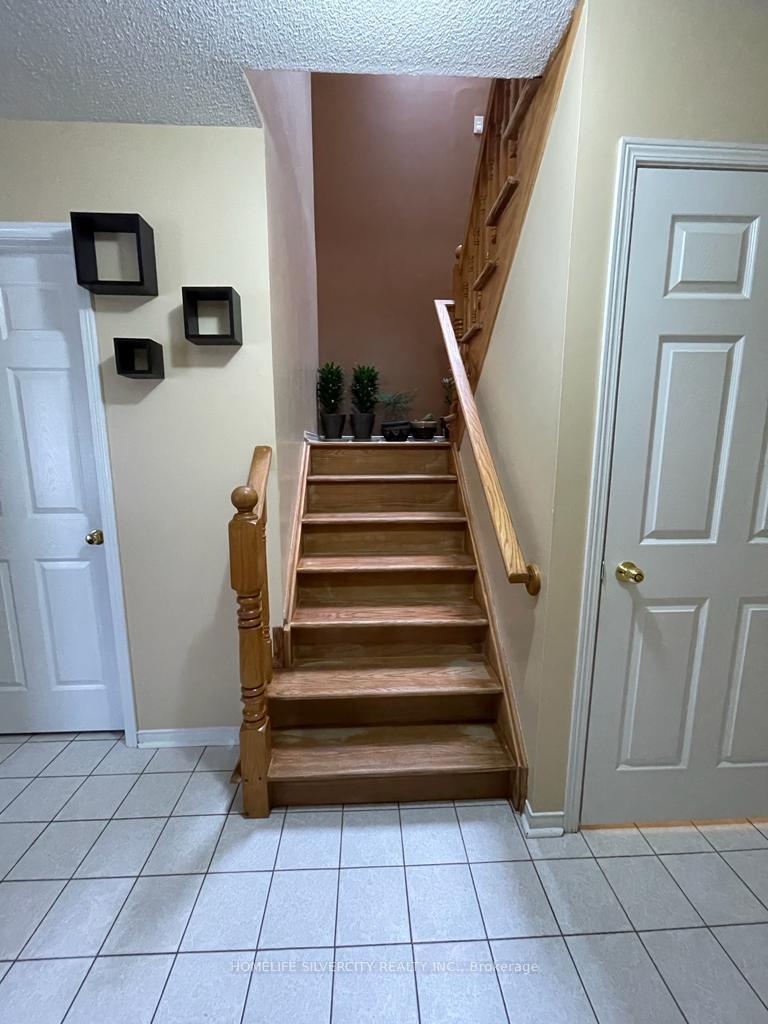 Photo 2 of 12` Buttercup Lane, Brampton, Sandringham-Wellington — HOMEH