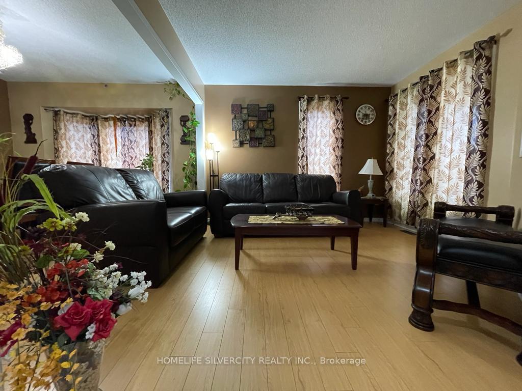 Photo 4 of 12` Buttercup Lane, Brampton, Sandringham-Wellington — HOMEH